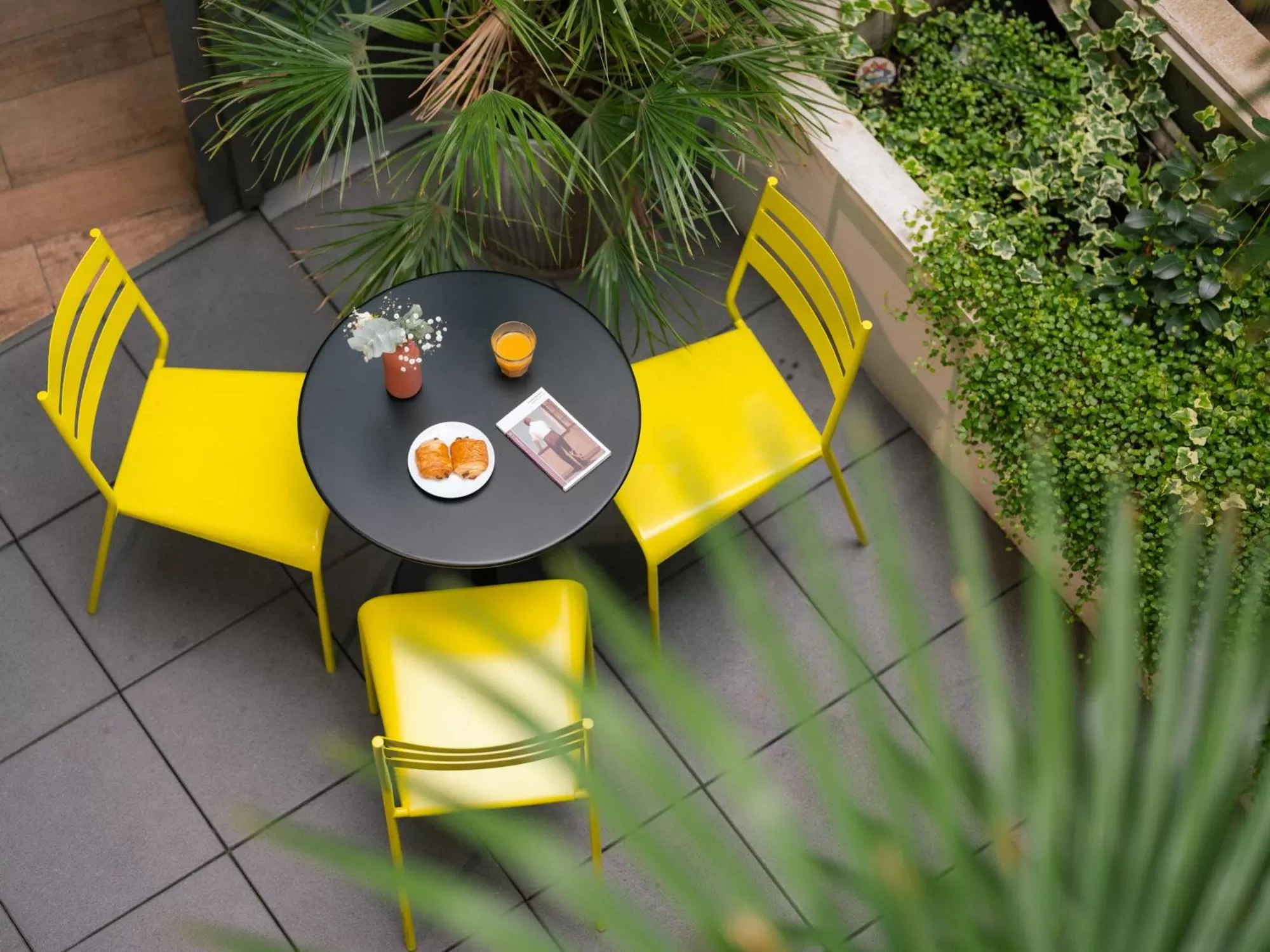 Inner courtyard view in Legend Hôtel Paris