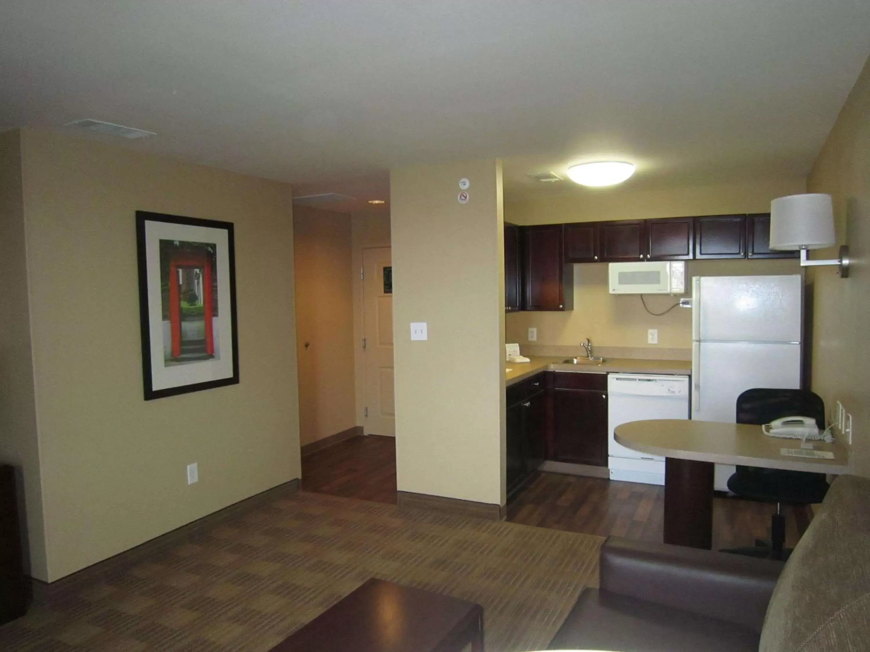 Bedroom, Kitchen/Kitchenette in Extended Stay America Suites - Austin - Northwest - Research Park