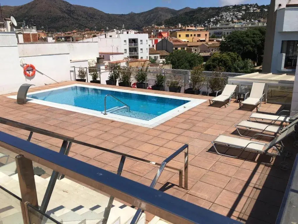 Swimming Pool in Hotel Marina