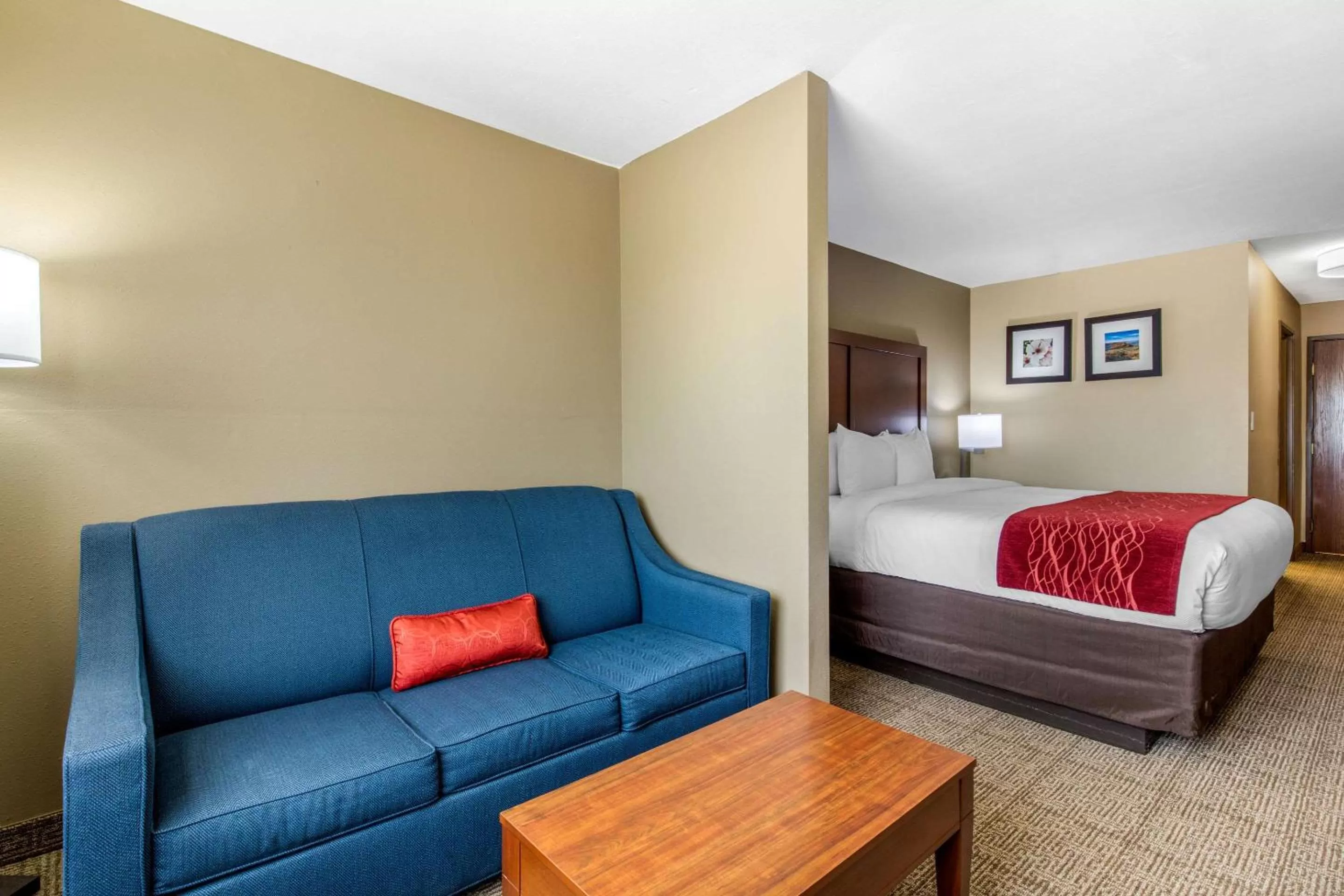 Photo of the whole room, Bed in Comfort Inn & Suites McComb