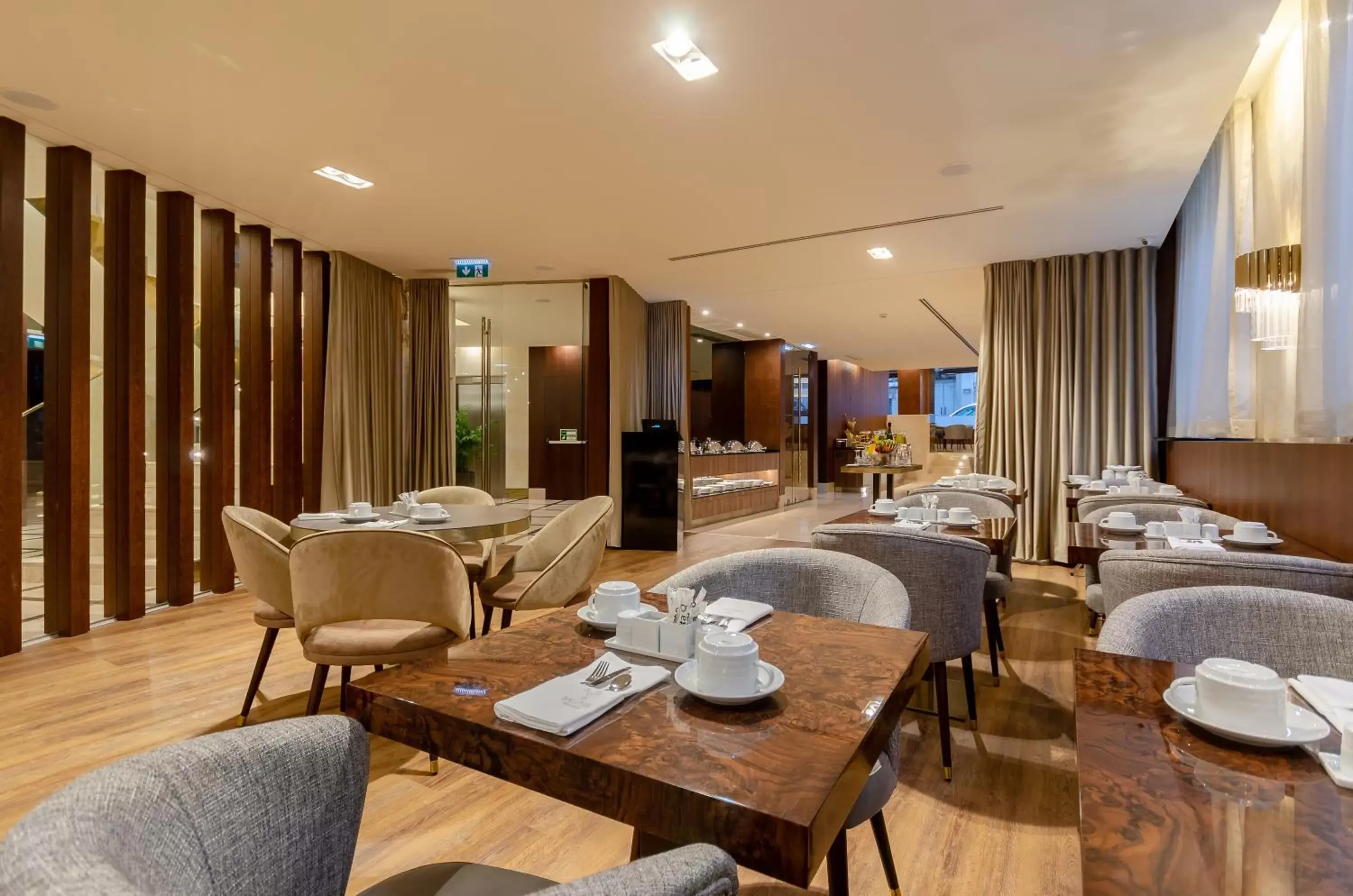 Restaurant/Places to Eat in TURIM Boulevard Hotel