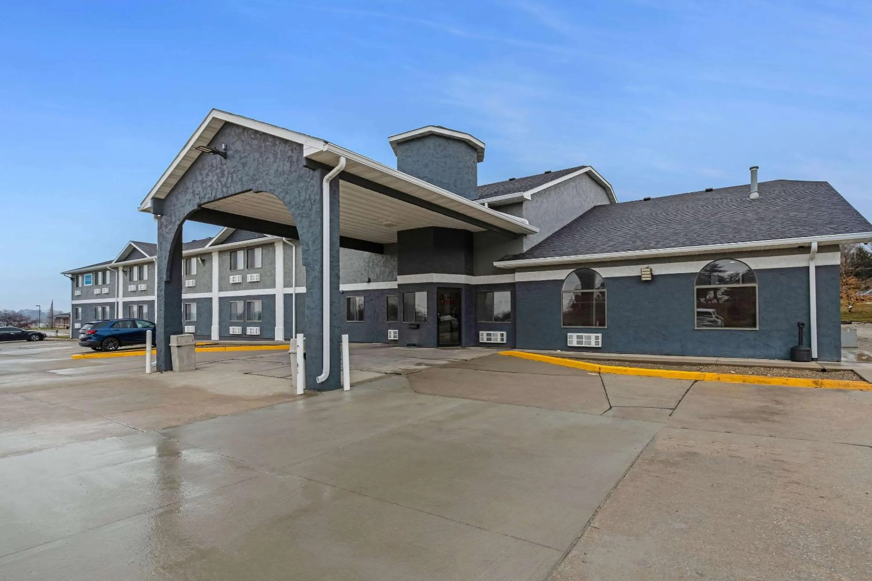 Property building in Rodeway Inn Red Oak