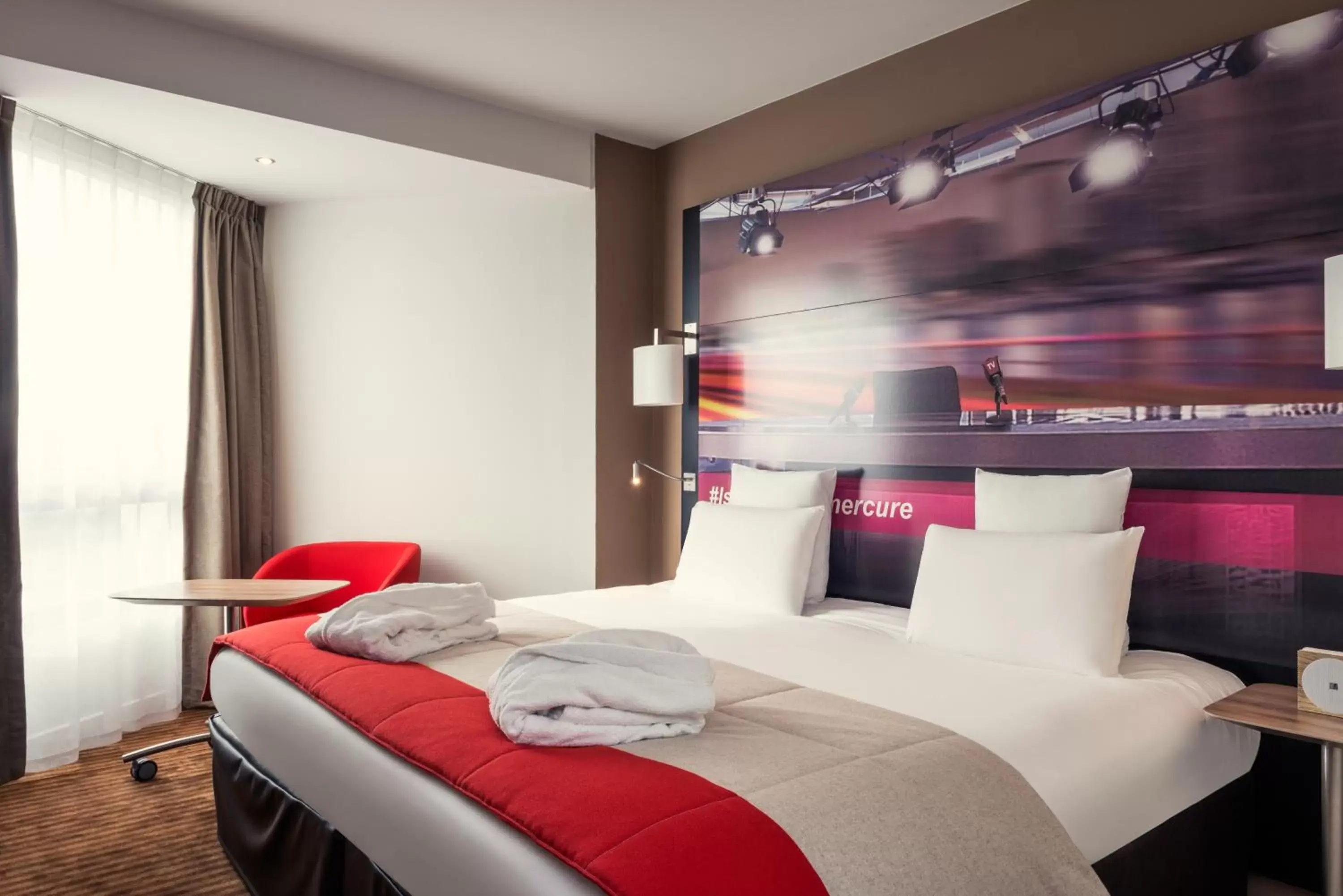 Bedroom, Bed in Hotel Mercure Paris Boulogne