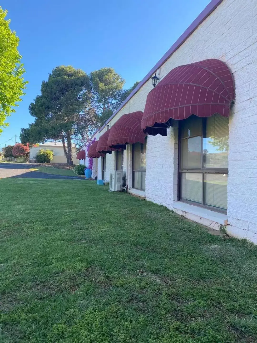 Facade/entrance, Property Building in Apollo Motel Parkes