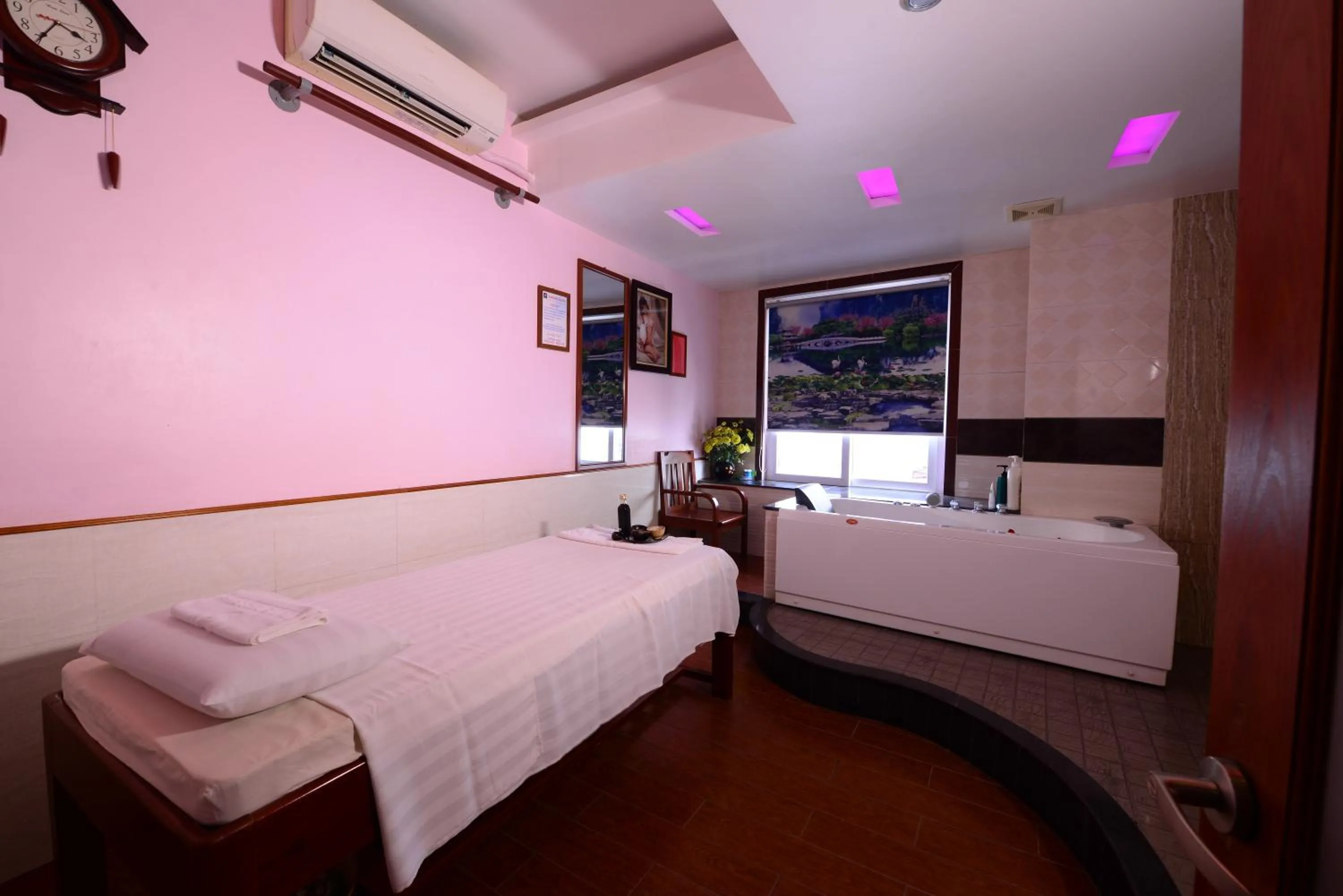 Massage, Bed in Blue Hanoi Inn Luxury Hotel