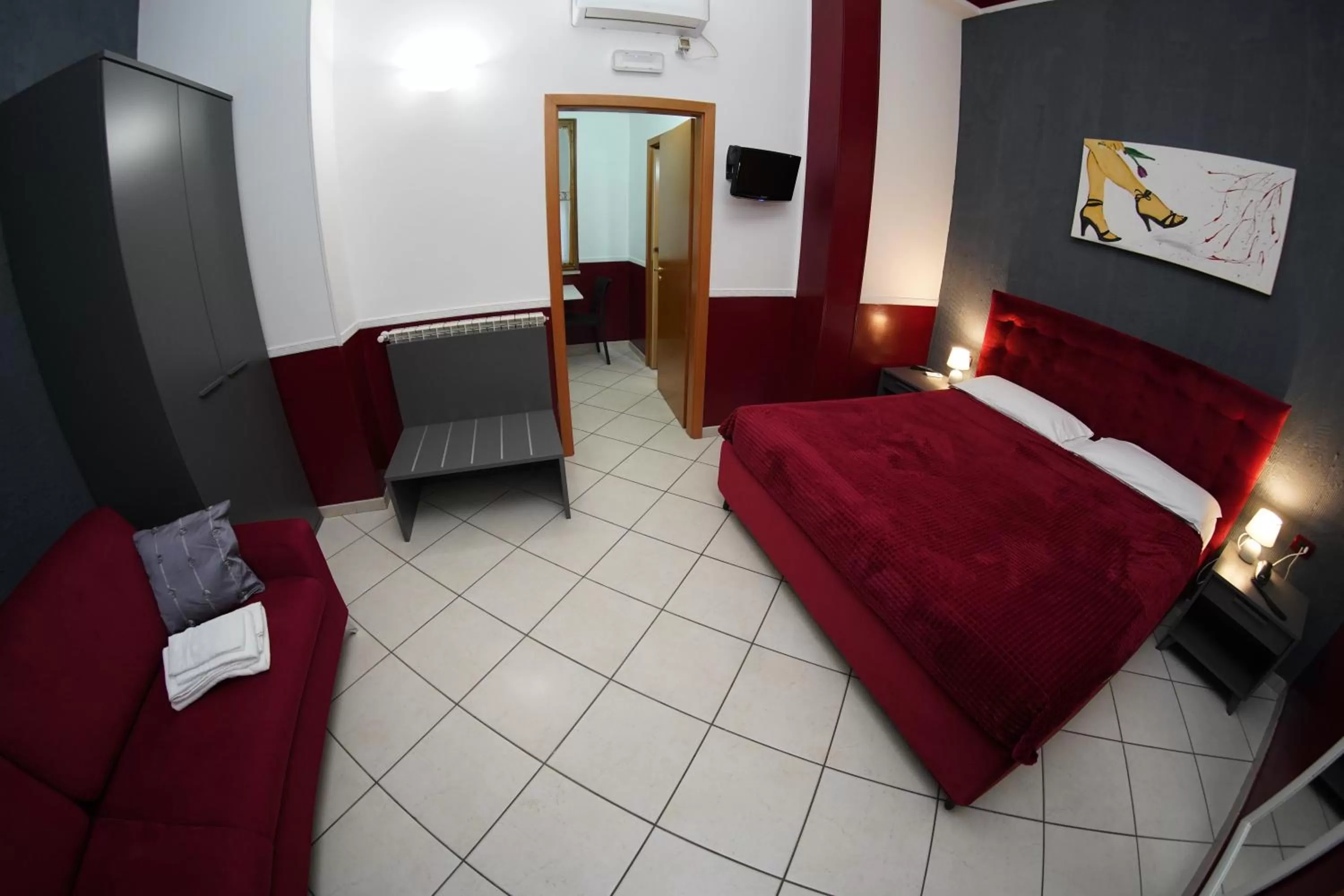 Photo of the whole room, Bed in Villa Flora