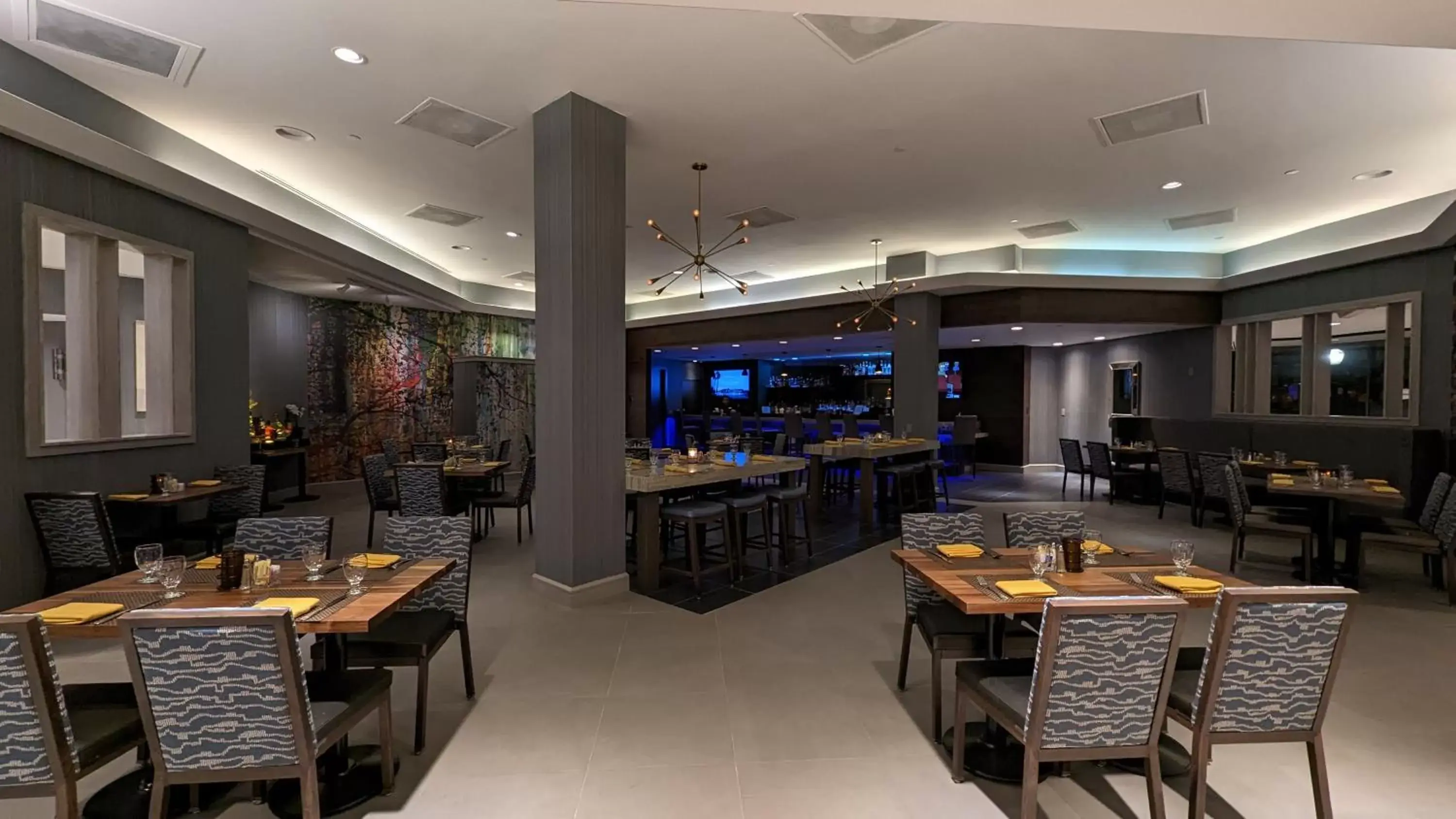 Restaurant/Places to Eat in Crowne Plaza Edison, an IHG Hotel