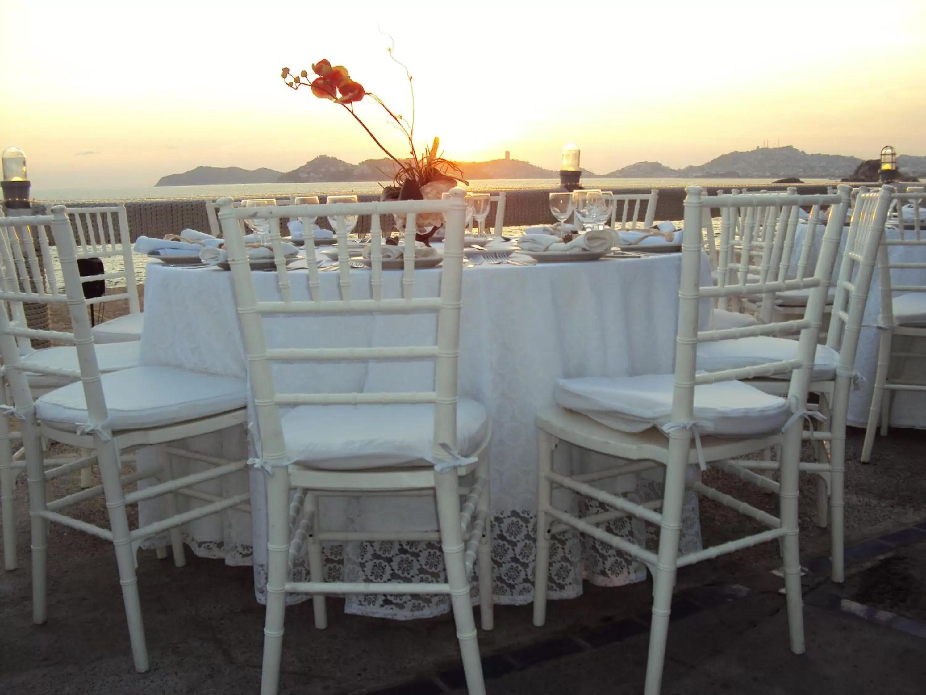 Banquet/Function facilities, Sunrise/Sunset in Hotel Acapulco Malibu