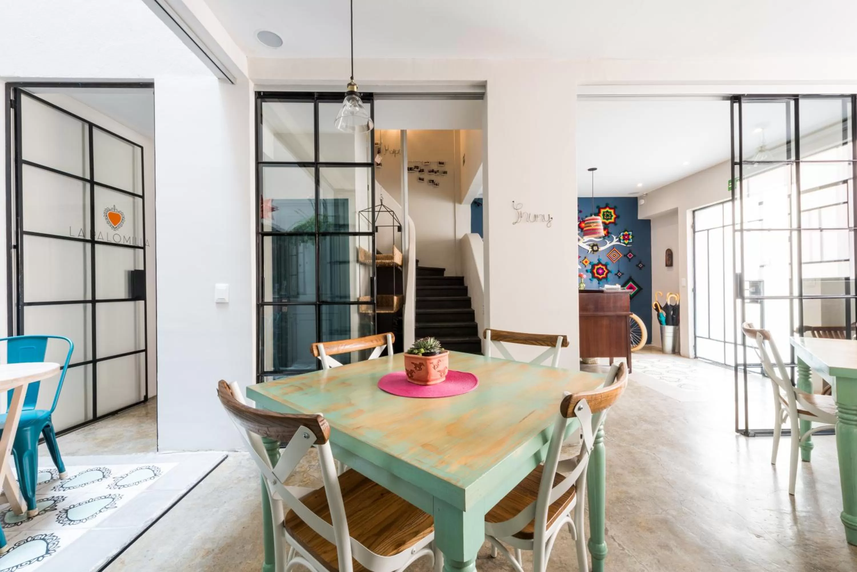 Communal lounge/ TV room in La Palomilla Bed & Breakfast