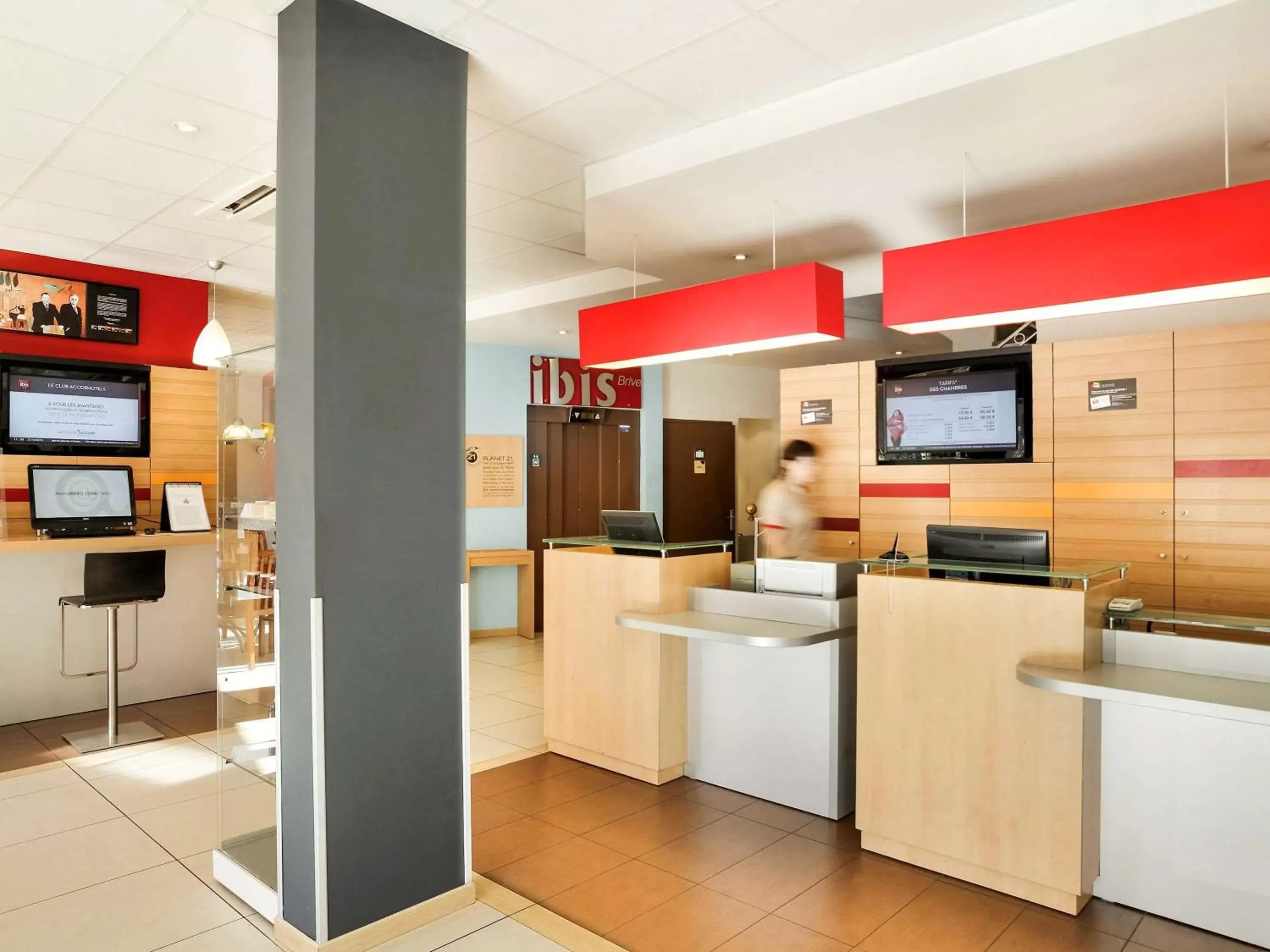 Property building, Lobby/Reception in Ibis Brive Centre