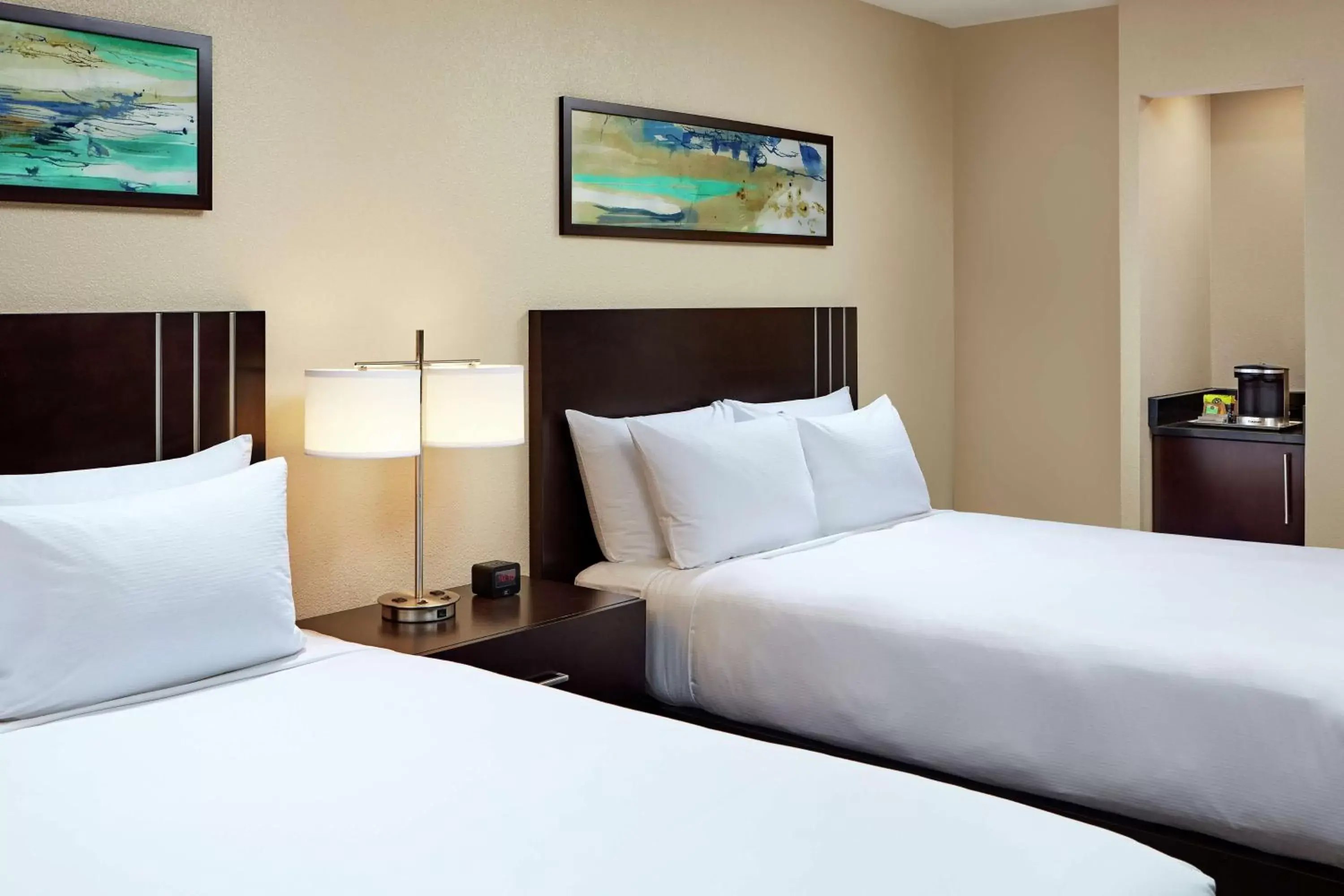 Bed in Hilton Houston Plaza/Medical Center