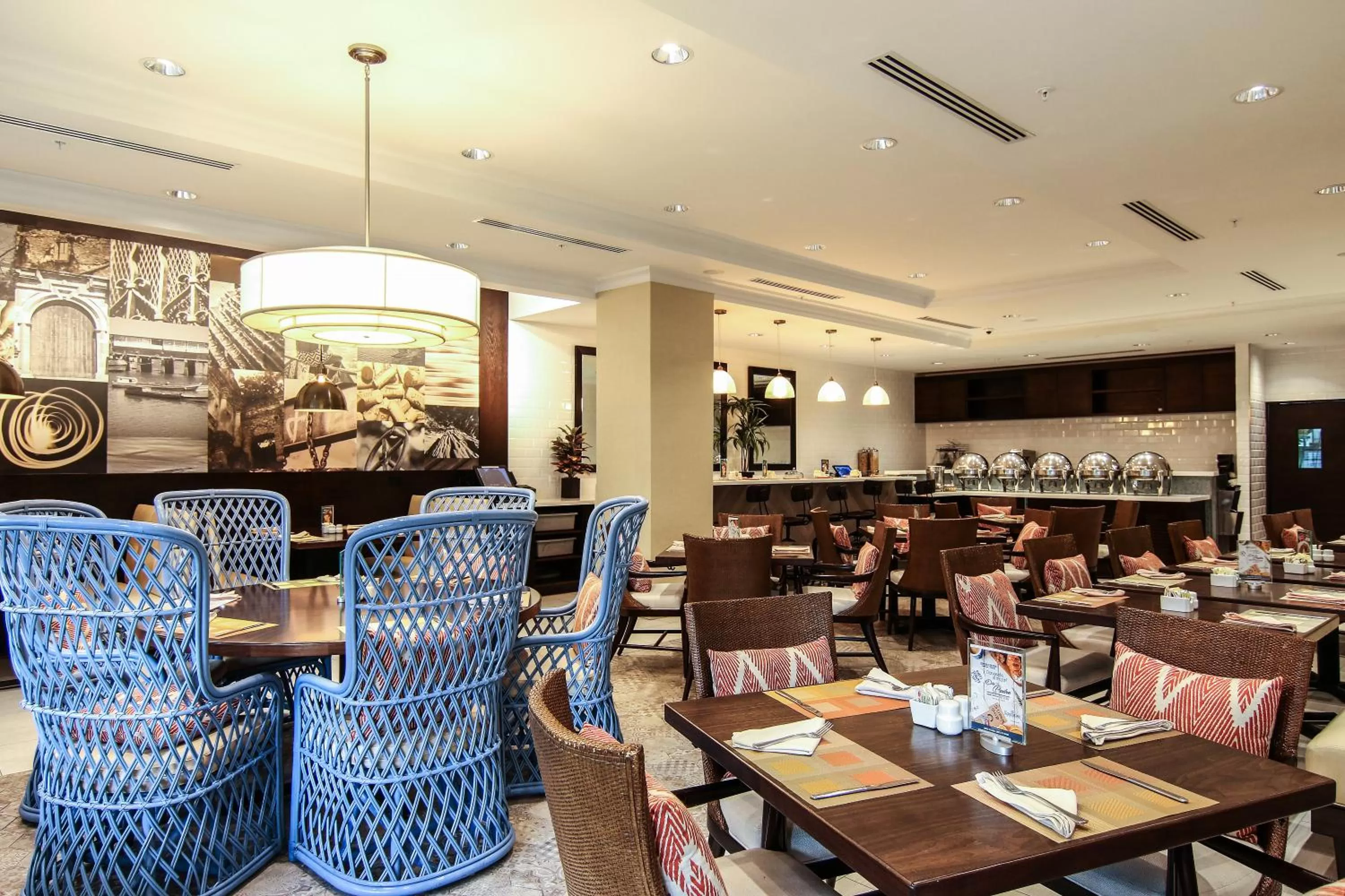 Restaurant/places to eat in The Executive Hotel