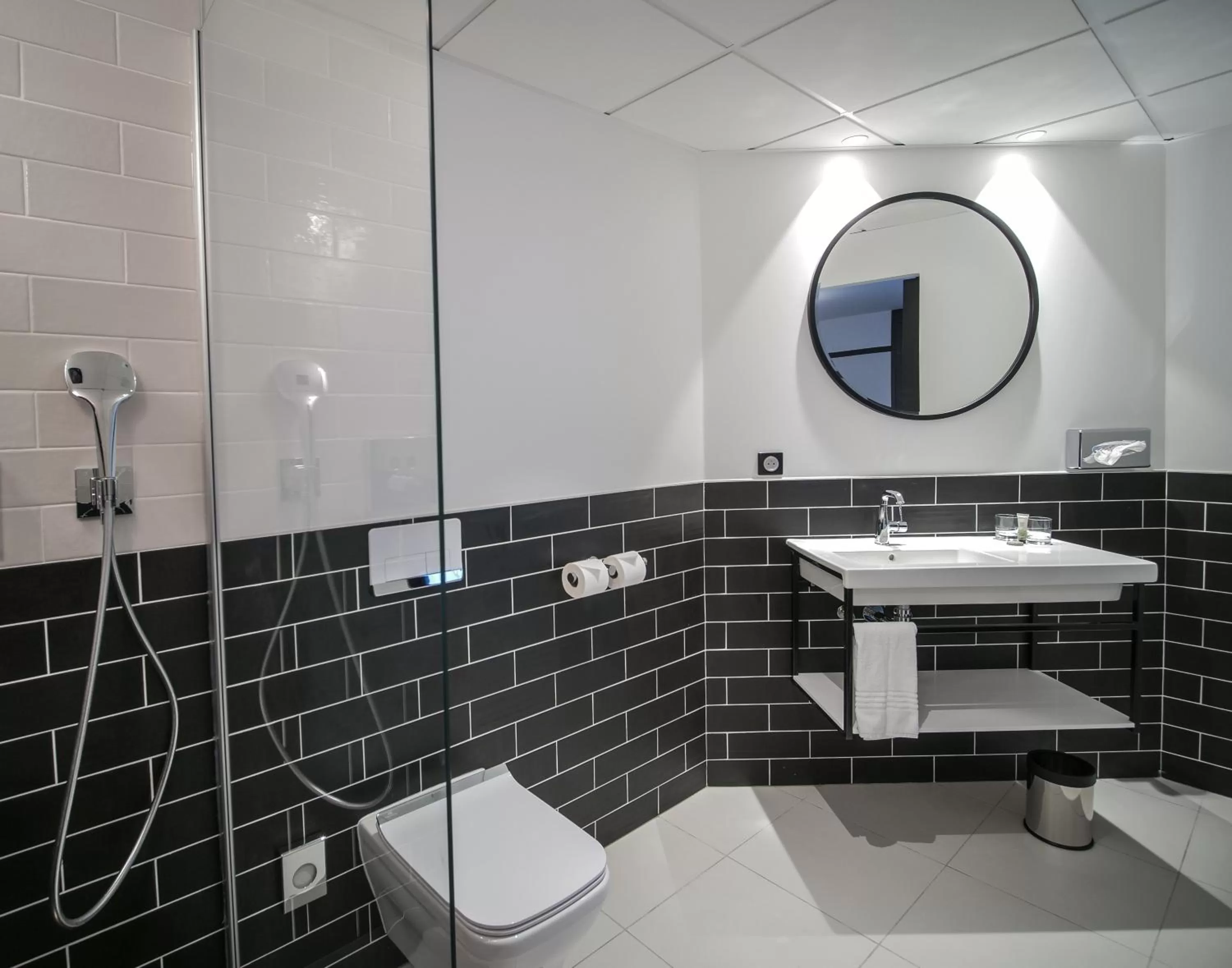 Shower in Le Magic Hôtel & Spa