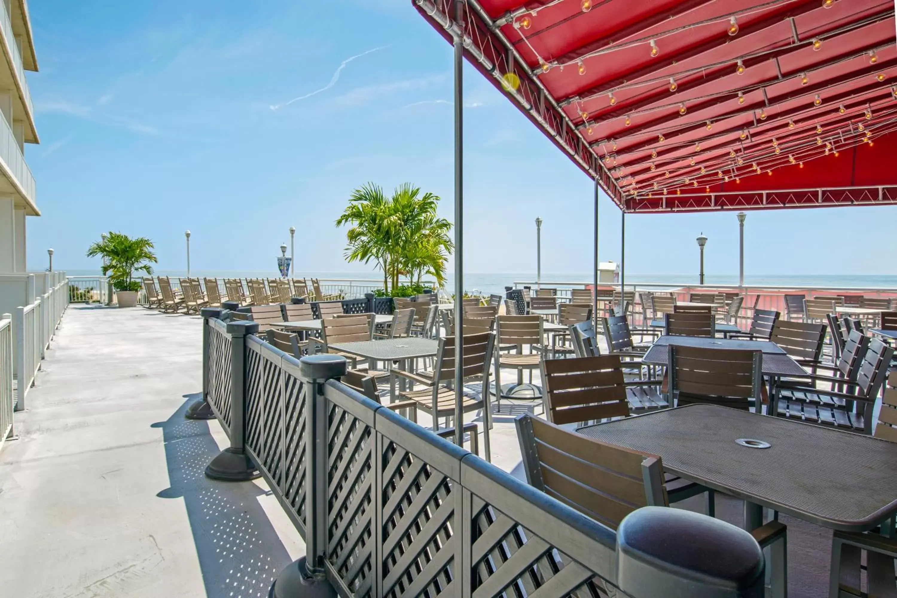 Restaurant/places to eat in Commander Hotel & Suites Restaurant/places to eat in Commander Hotel & Suites