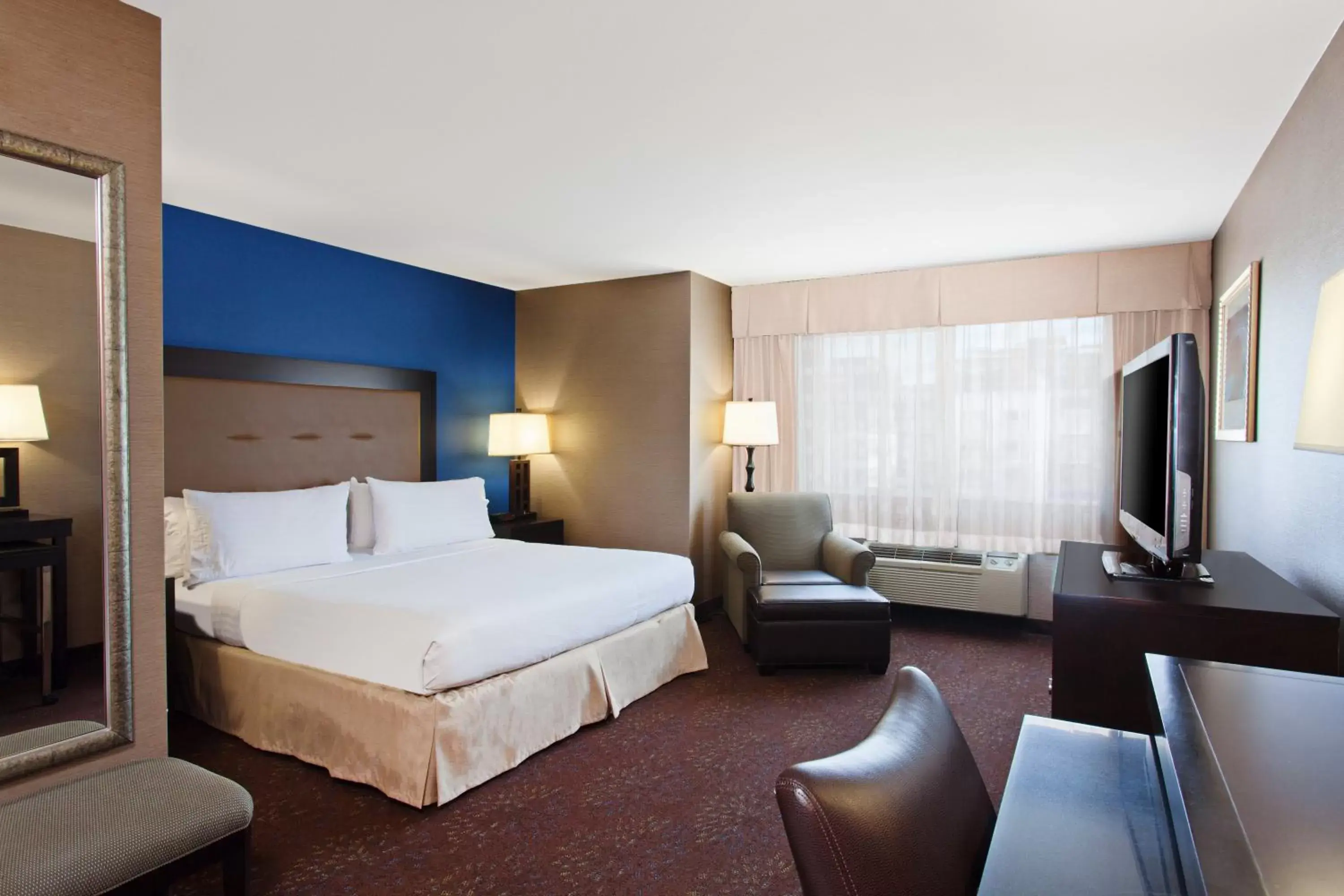 Photo of the whole room in Holiday Inn Seattle DWTN Lake Union, an IHG Hotel
