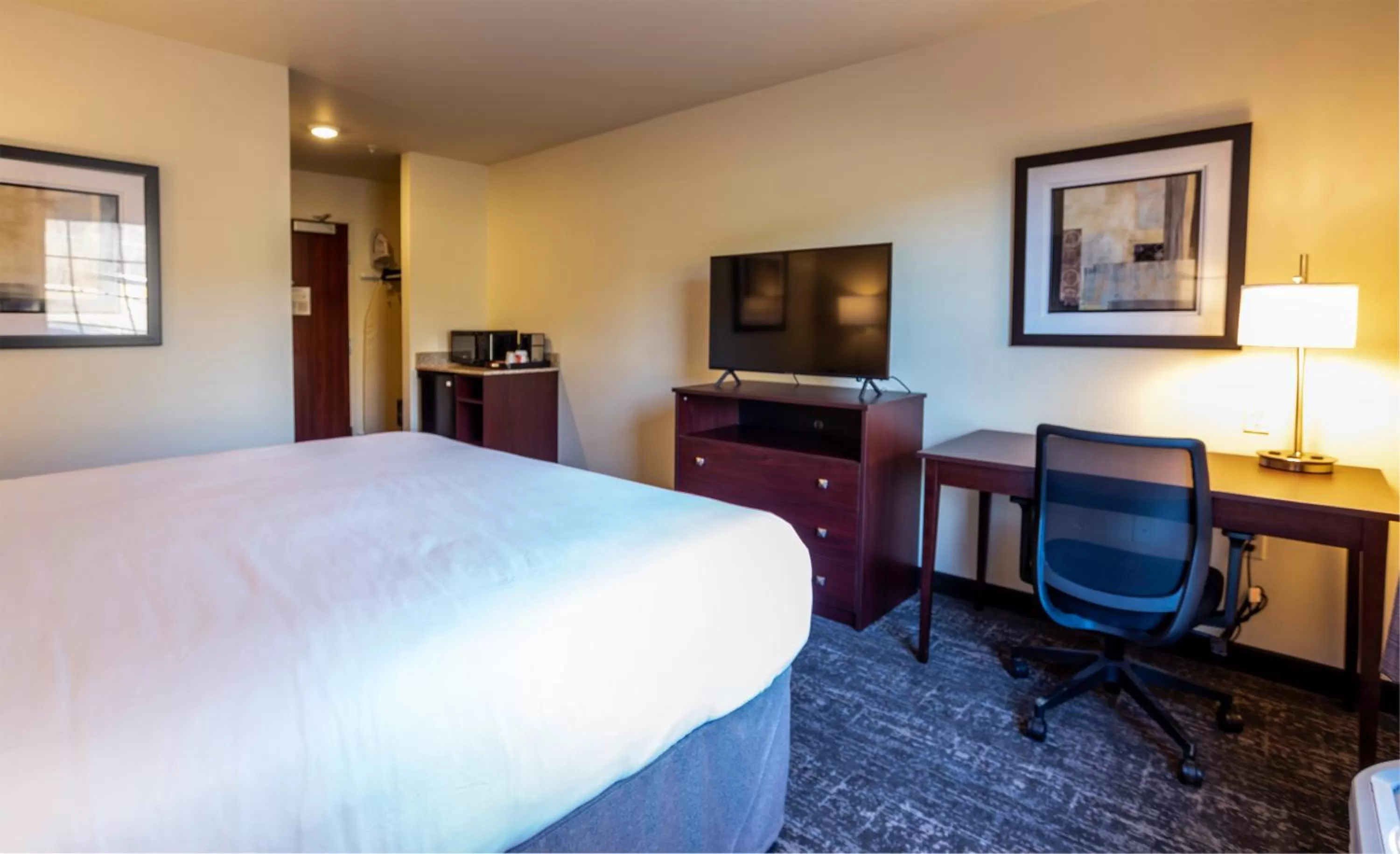 Bed in Cobblestone Inn & Suites - Brookville