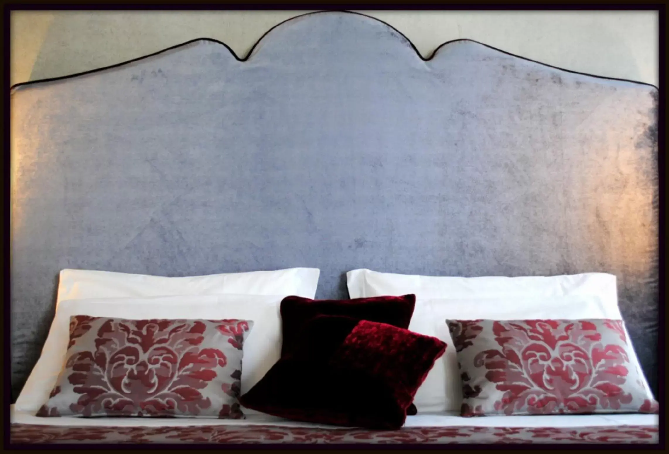 Decorative detail, Bed in Palazzo del Giglio