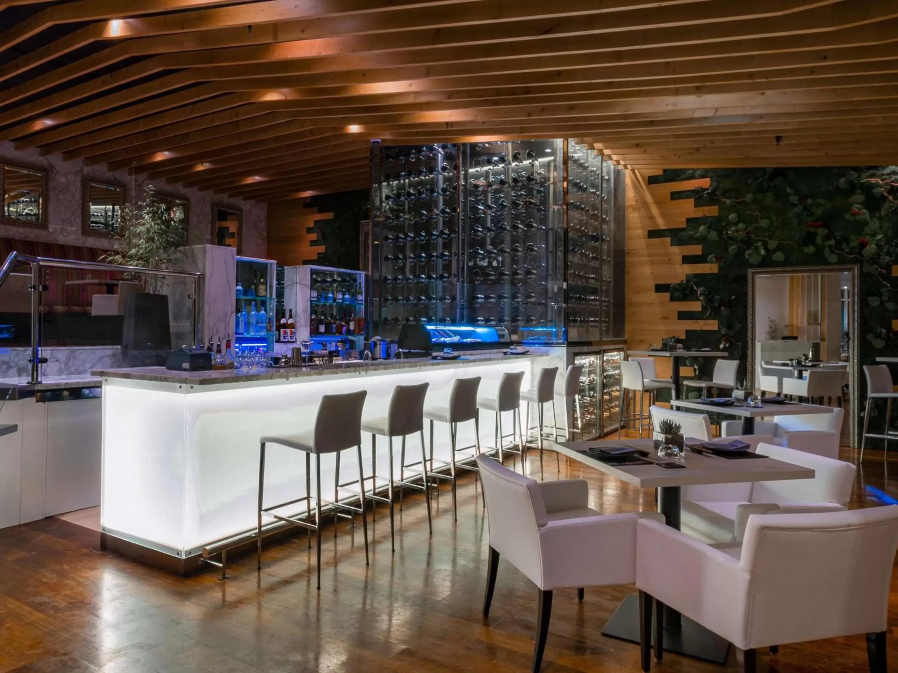 Restaurant/places to eat, Lounge/Bar in Hilton Doha