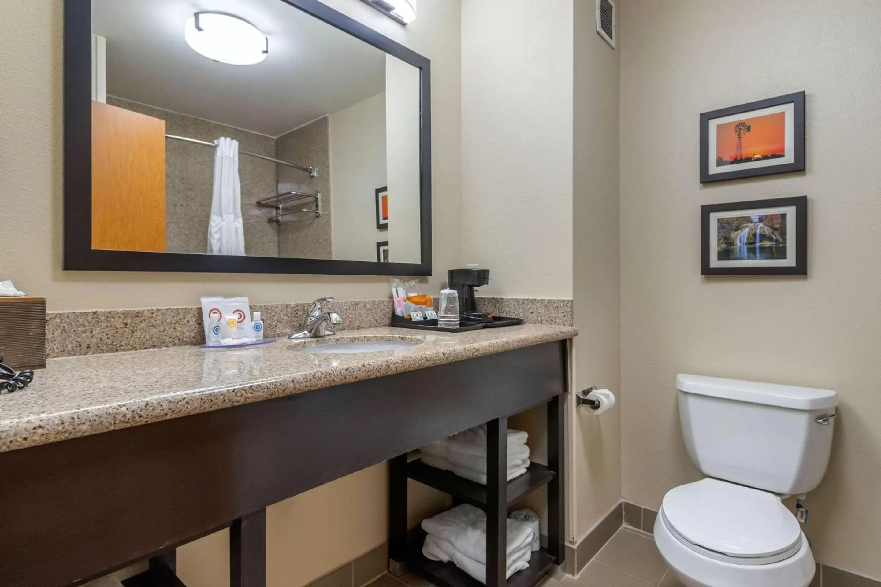 Photo of the whole room, Bathroom in Comfort Inn & Suites Glenpool