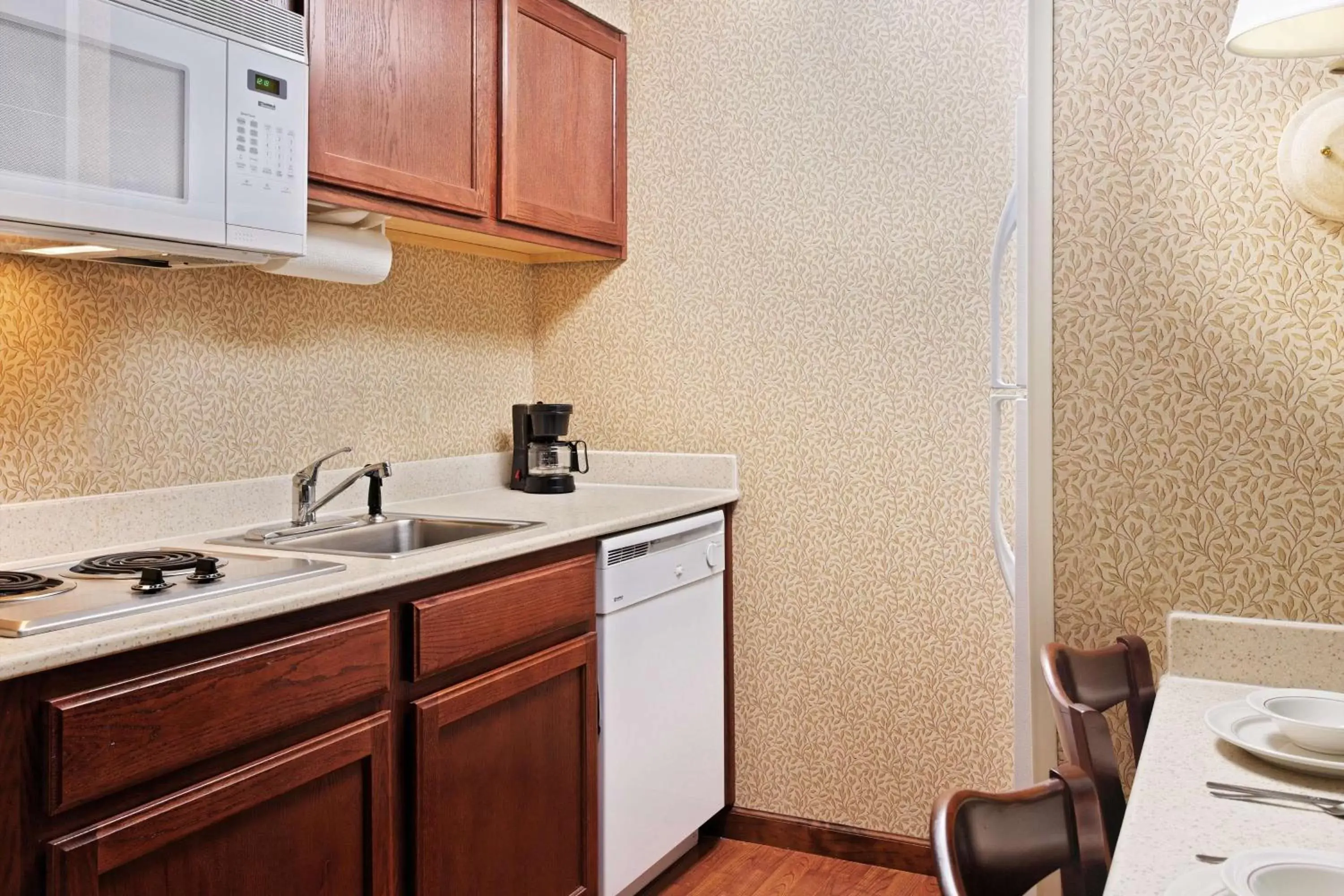 Kitchen or kitchenette, Kitchen/Kitchenette in Homewood Suites by Hilton Richmond - Airport