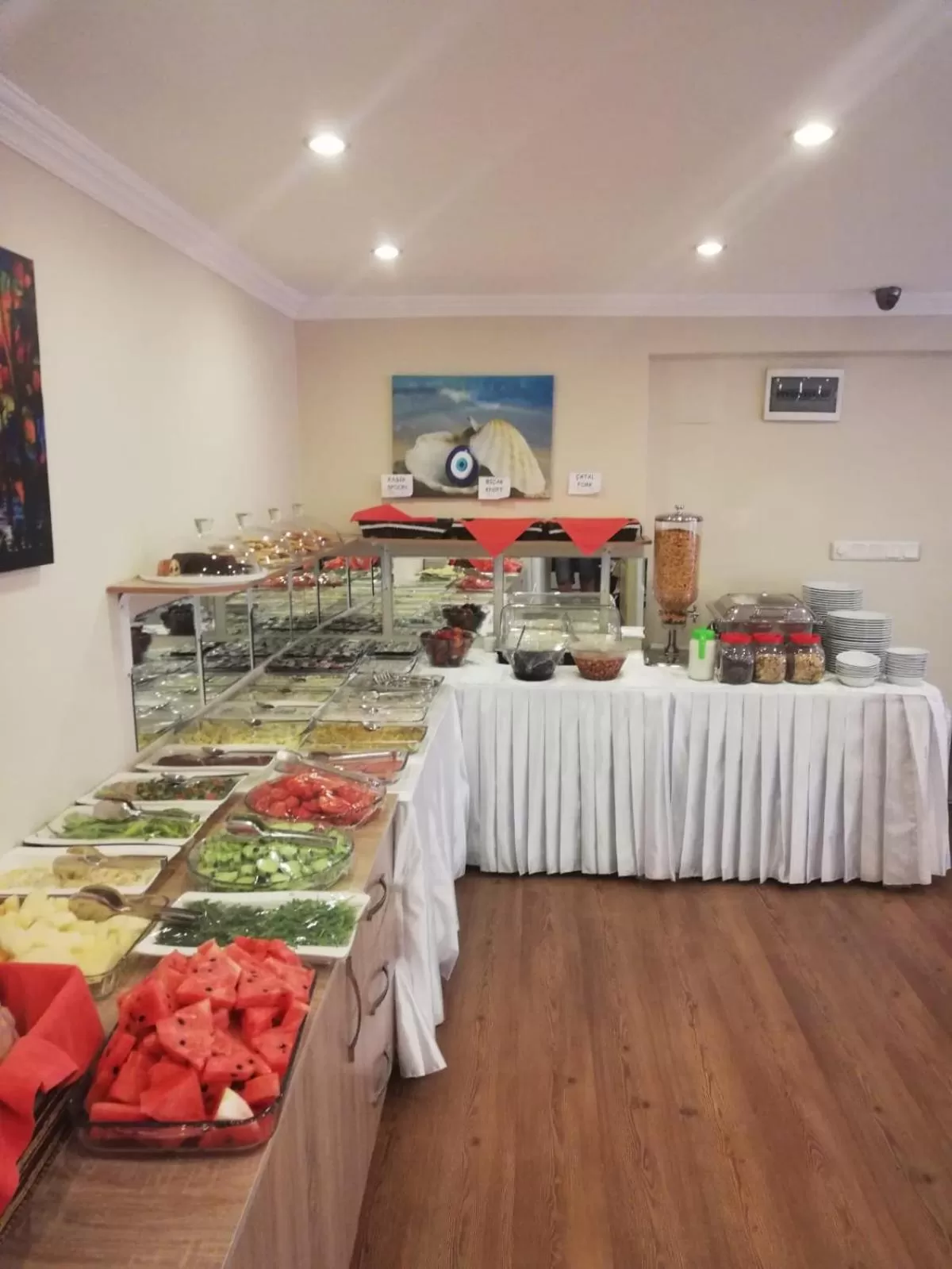 Breakfast in Hotel Crowded House