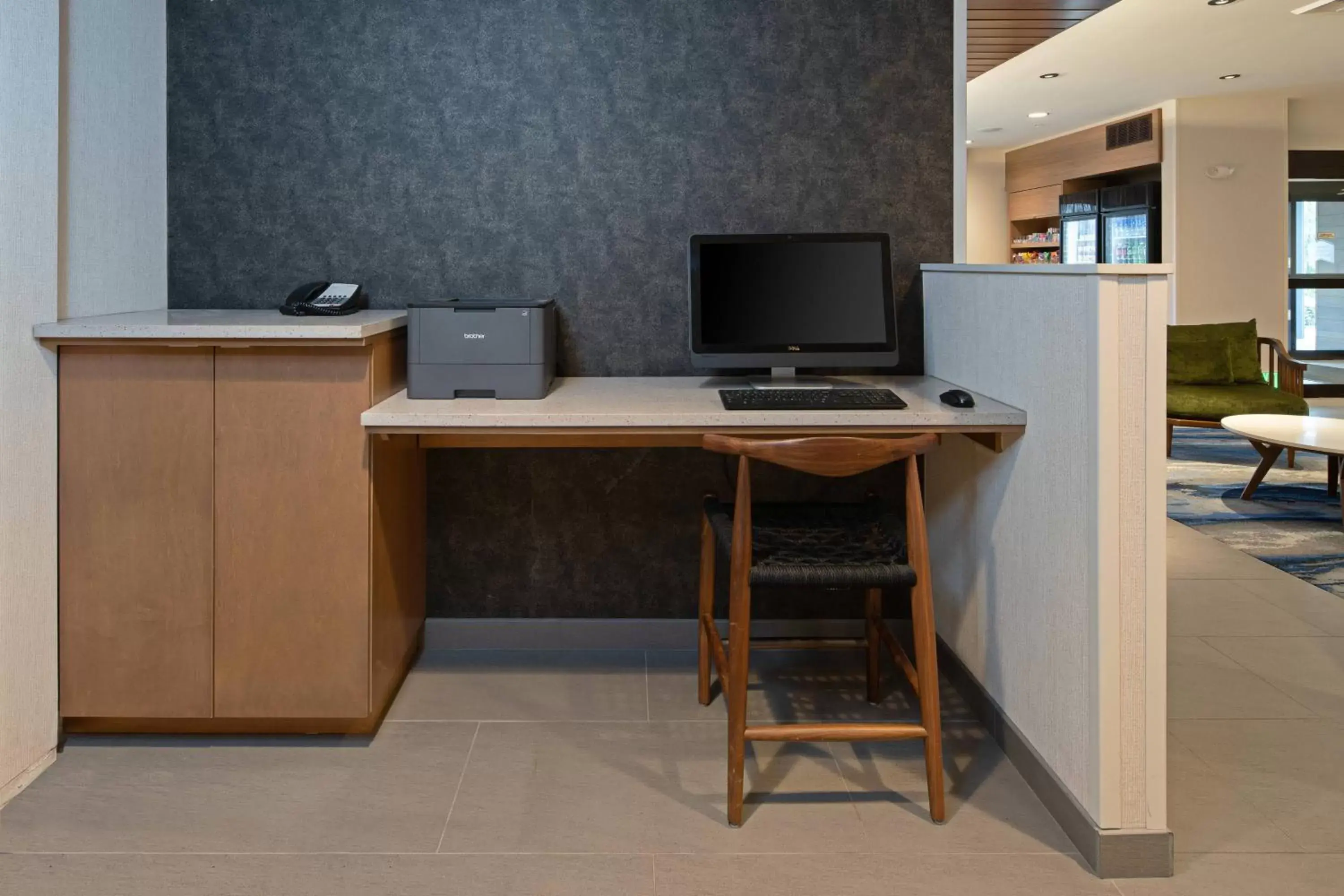 Business facilities, TV/Entertainment Center in Fairfield by Marriott Inn & Suites Seattle Sea-Tac Airport