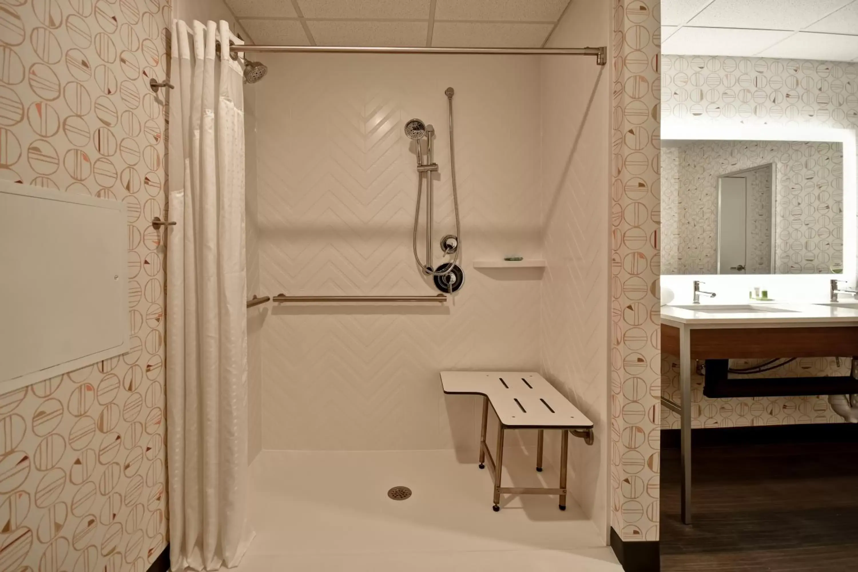 Suite - Mobility Access Roll in Shower/Non-Smoking in Holiday Inn Lancaster, an IHG Hotel