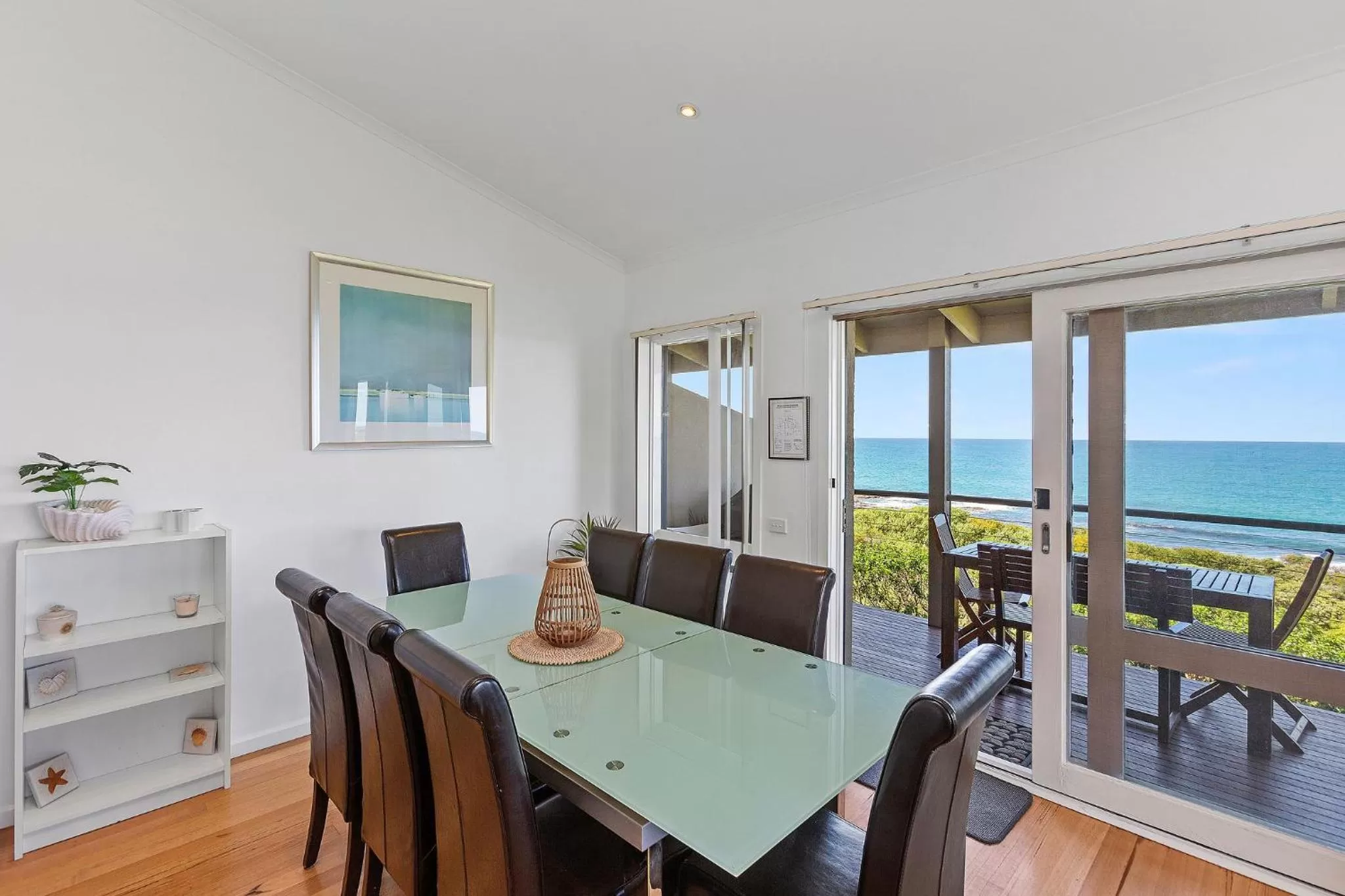 Dining Area in Whitecrest Eco Apartments Great Ocean Road