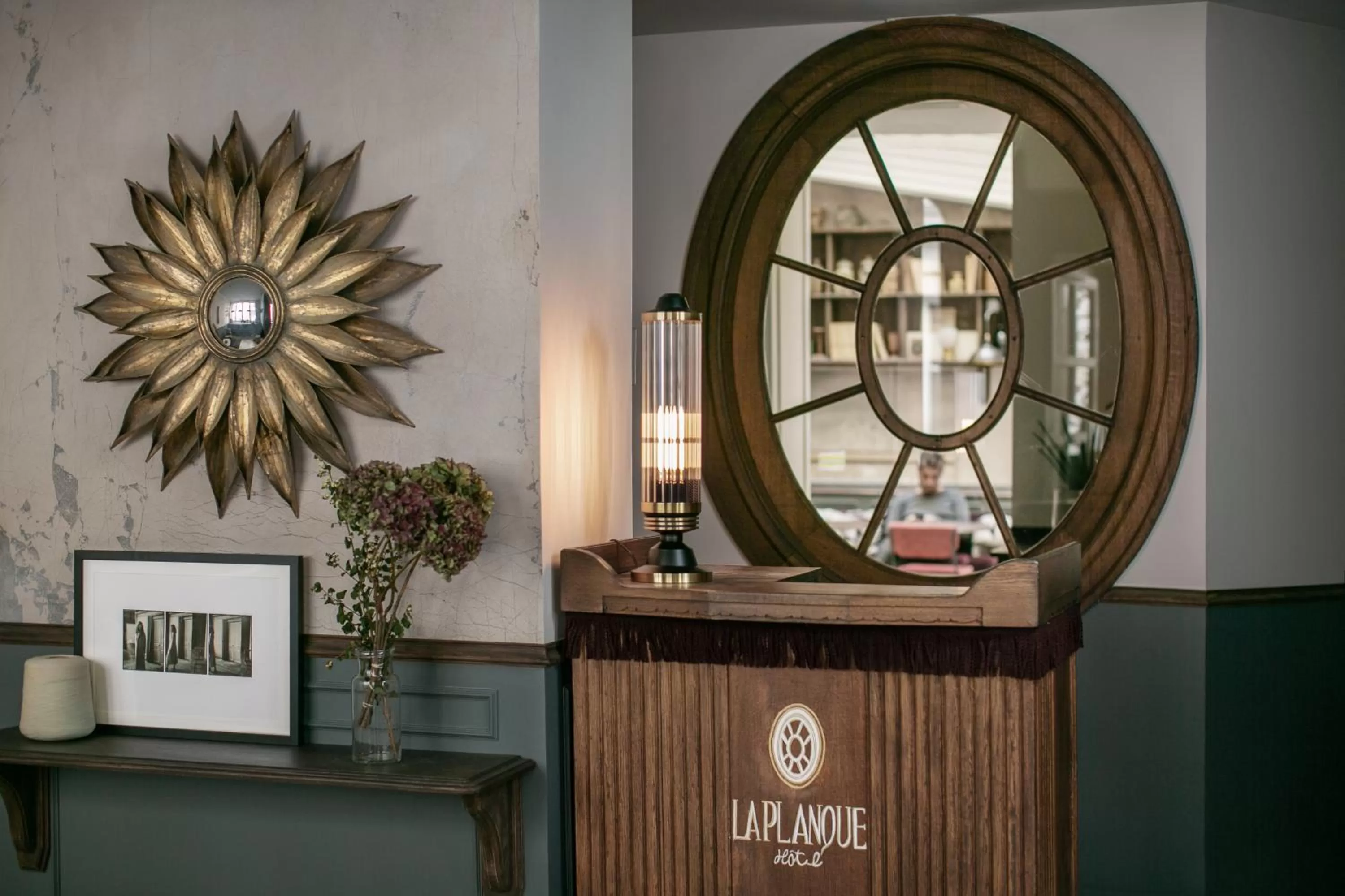 Lobby or reception in La Planque Hotel
