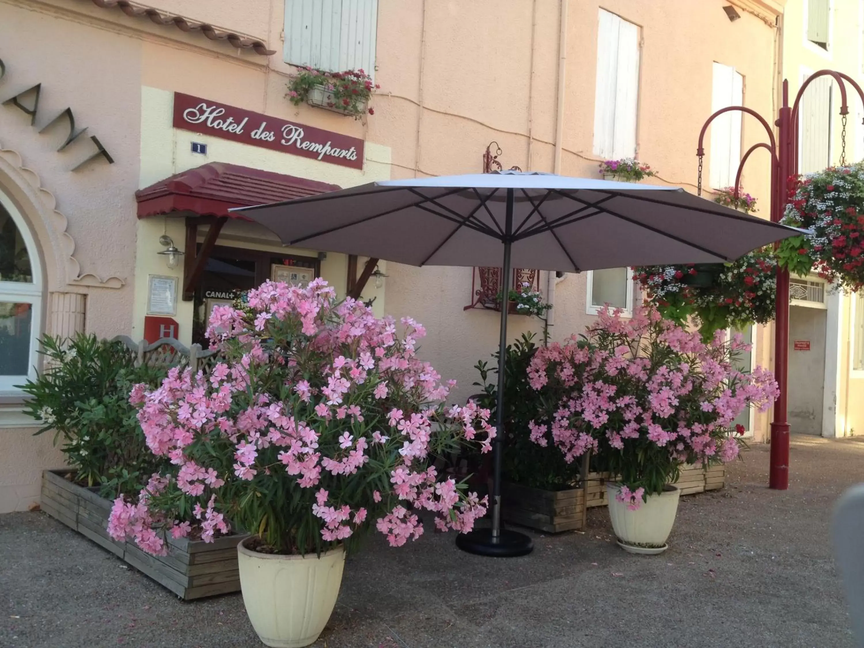 Patio in Hotel des Remparts