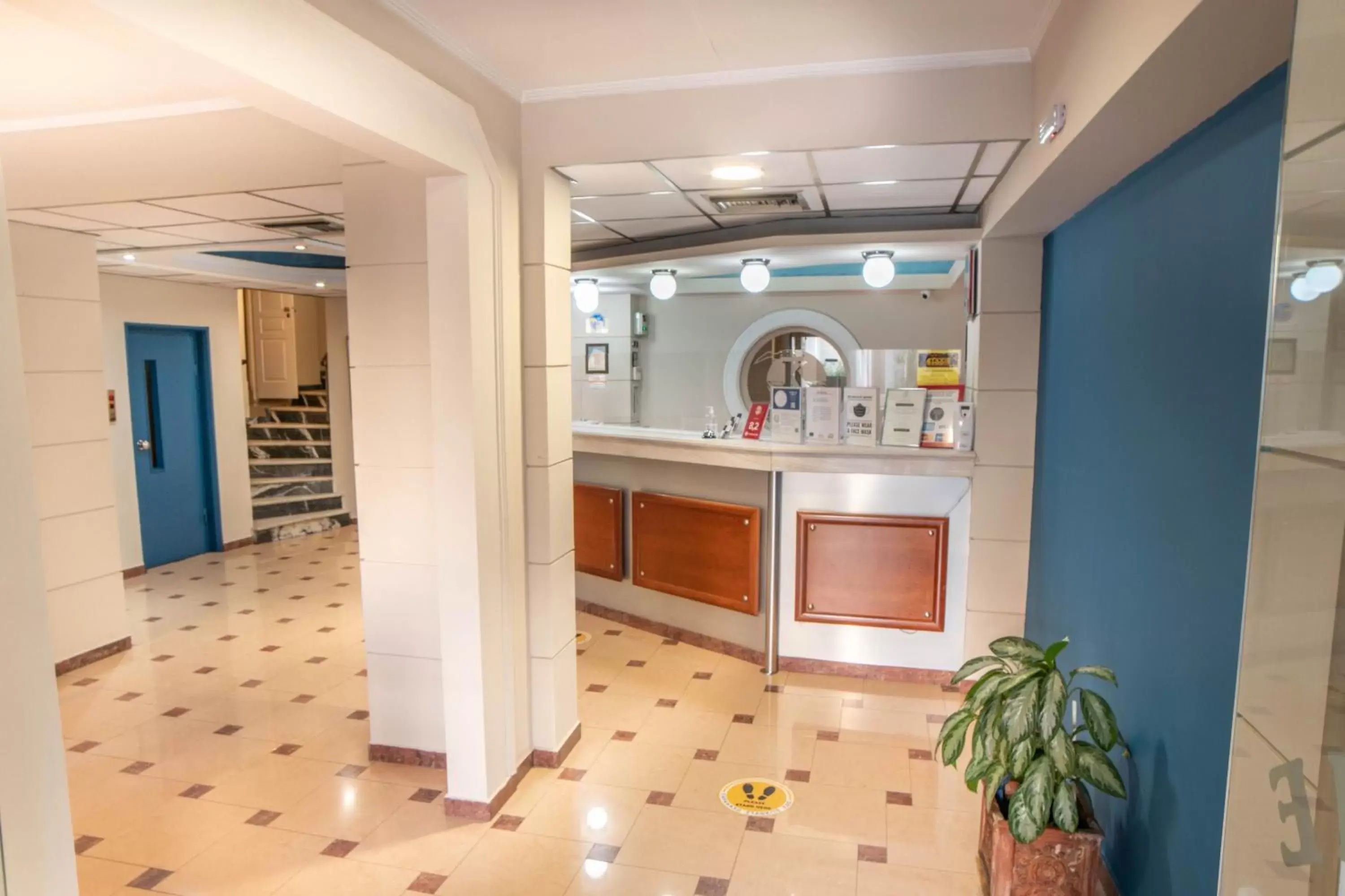 Lobby or reception, Kitchen/Kitchenette in Argo Hotel Piraeus