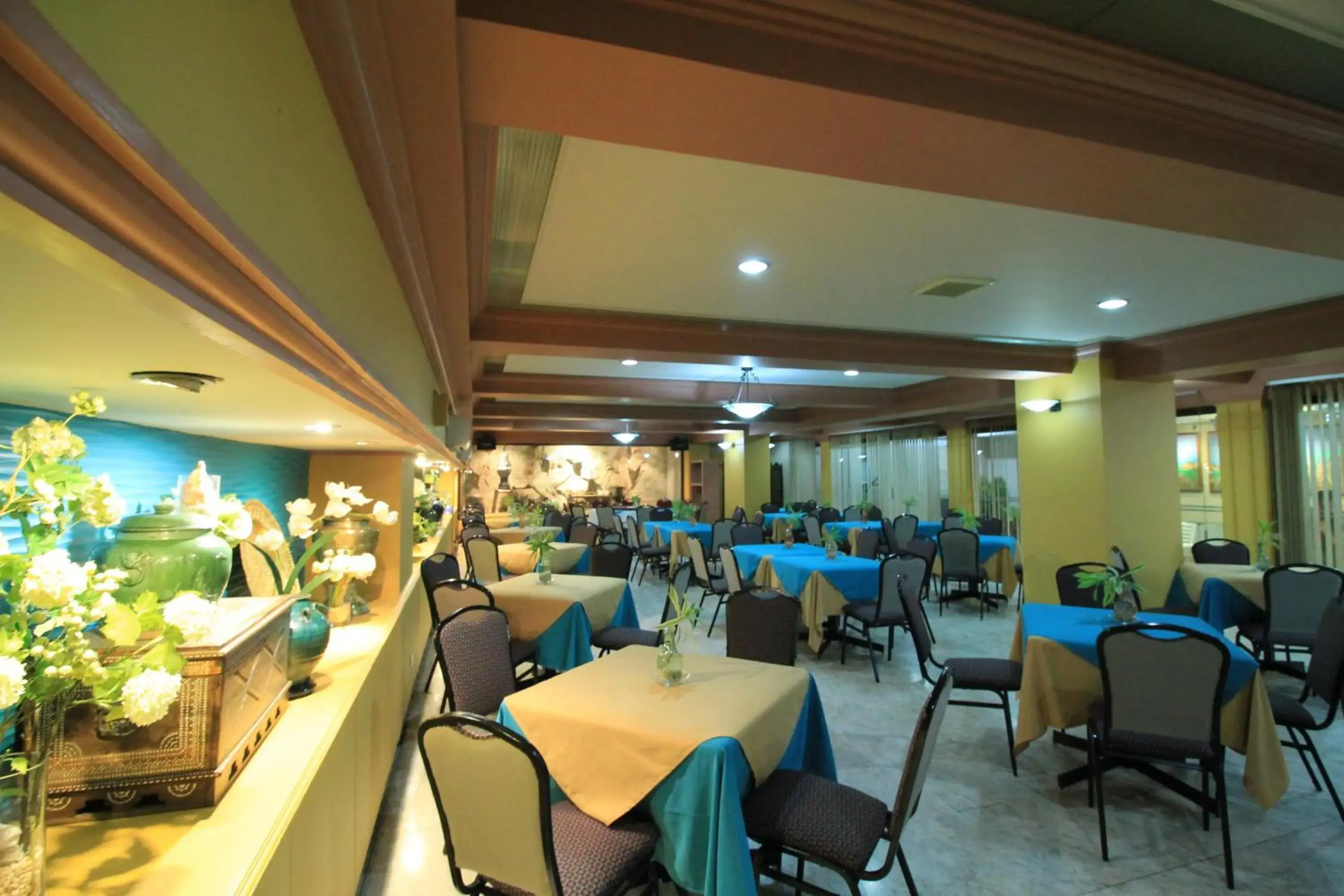 Restaurant/places to eat in Grand City Hotel Inc. Restaurant/places to eat in Grand City Hotel Inc.