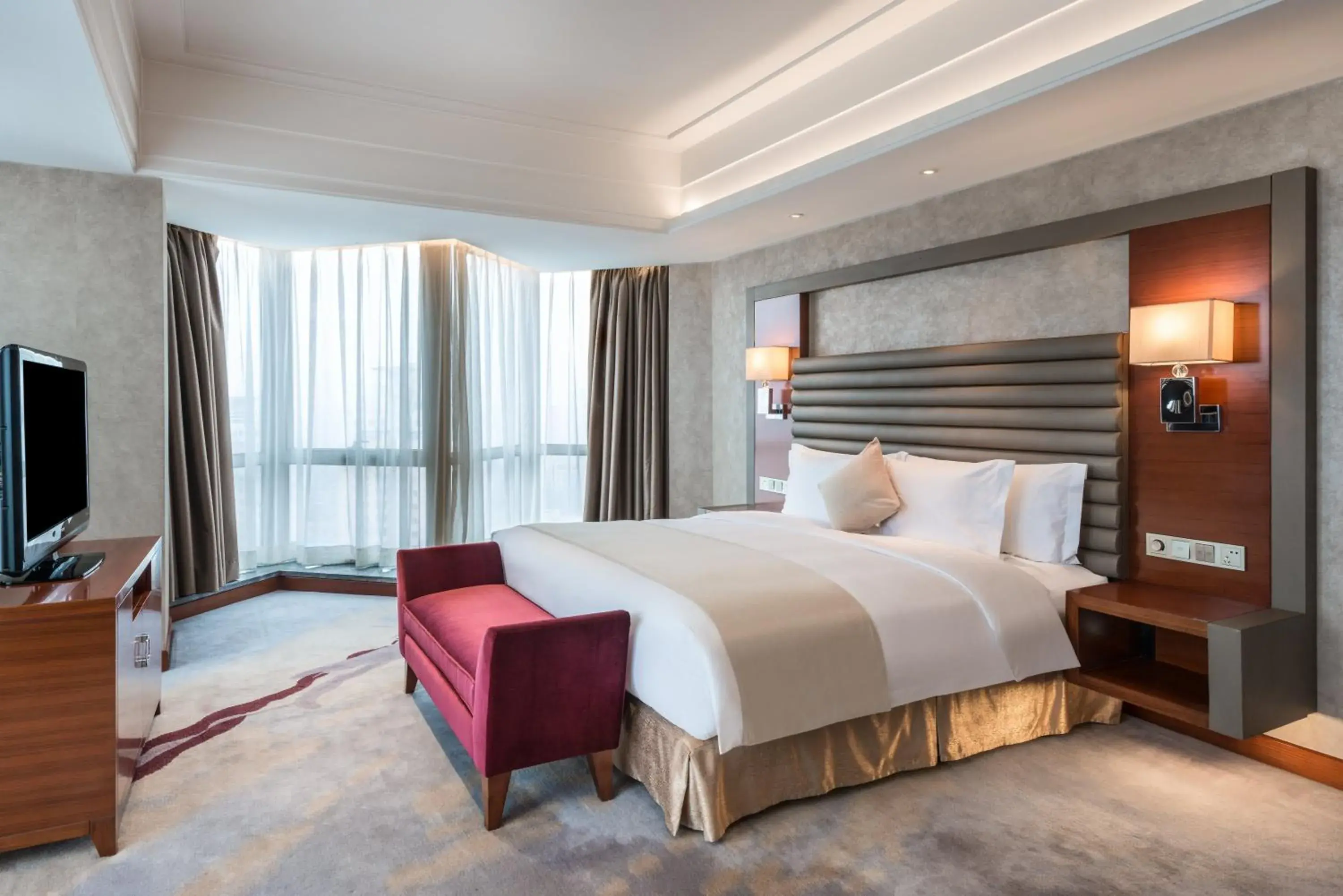 Bedroom, Bed in Crowne Plaza Shenyang Parkview, an IHG Hotel