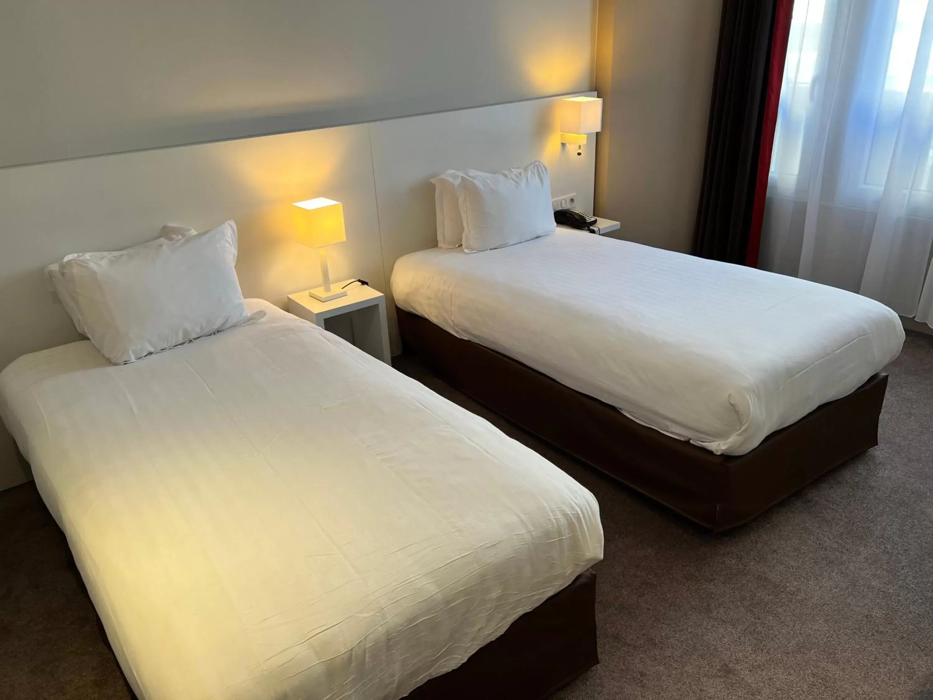 Photo of the whole room, Bed in Holiday Inn Paris-Auteuil, an IHG Hotel