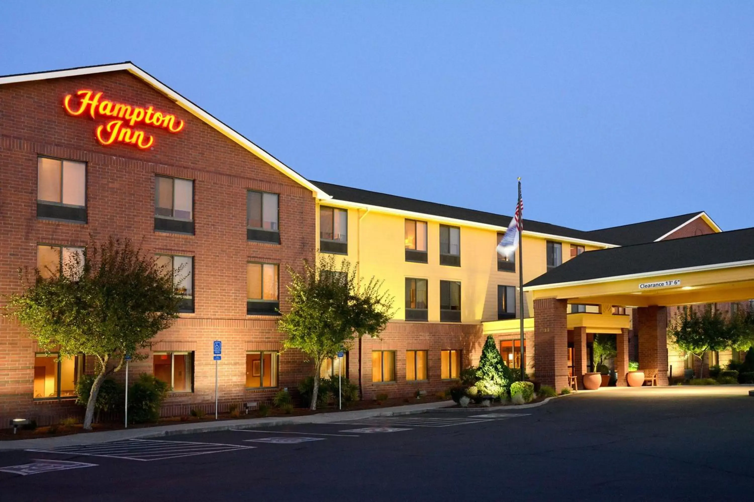 Property building in Hampton Inn Medford