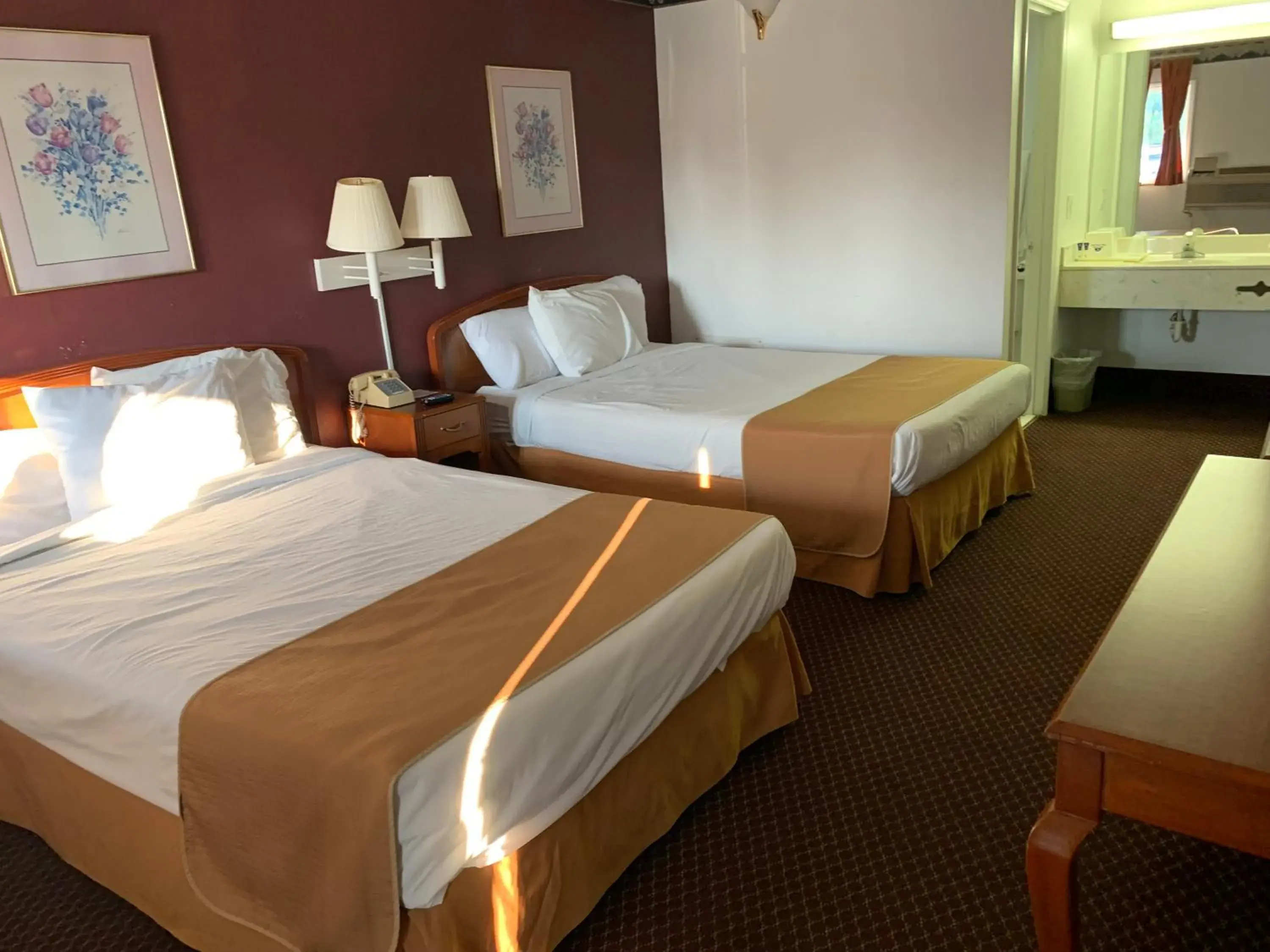 Bed in Americas Best Value Inn - Roxboro