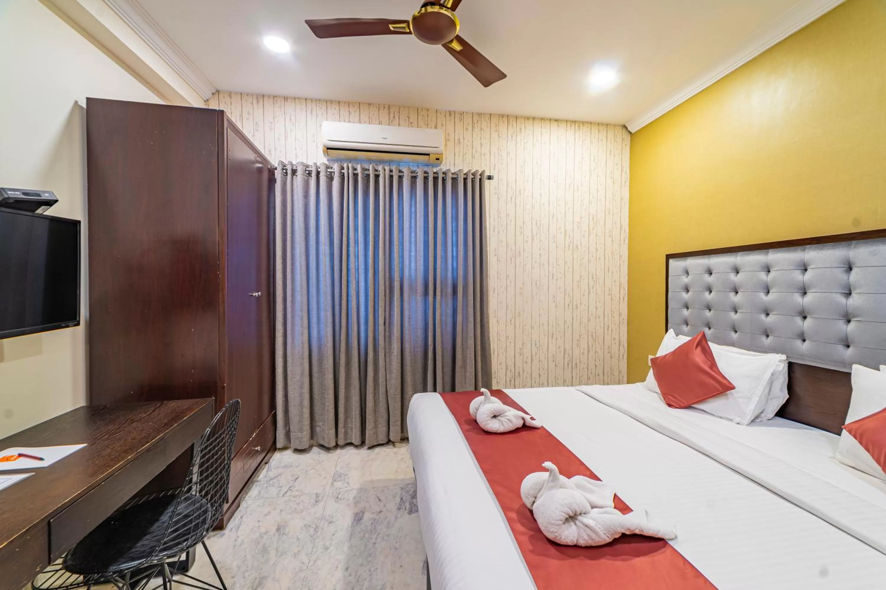 Bedroom, Bed in Hotel Athome , Whitefields, Kondapur