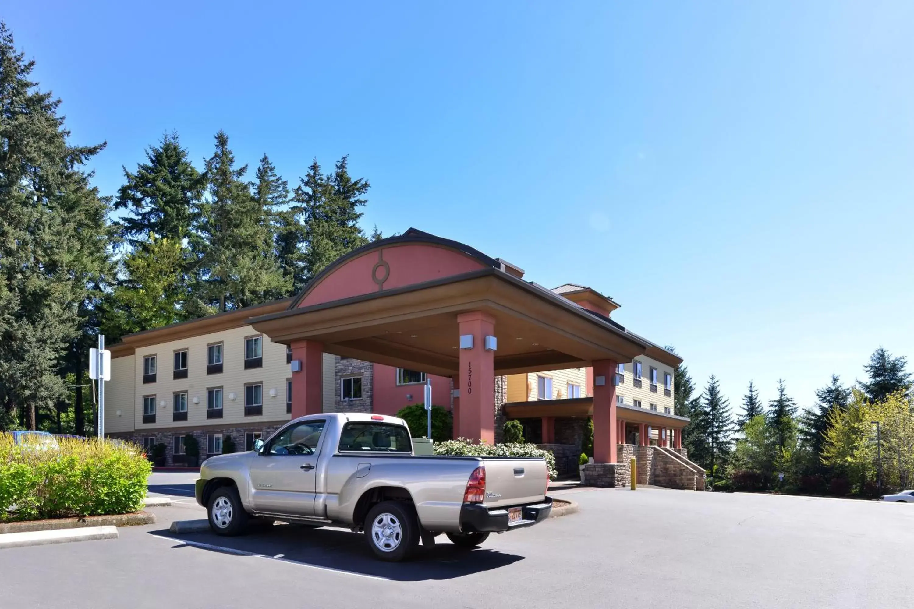 Property Building in Holiday Inn Express Portland South - Lake Oswego, an IHG Hotel