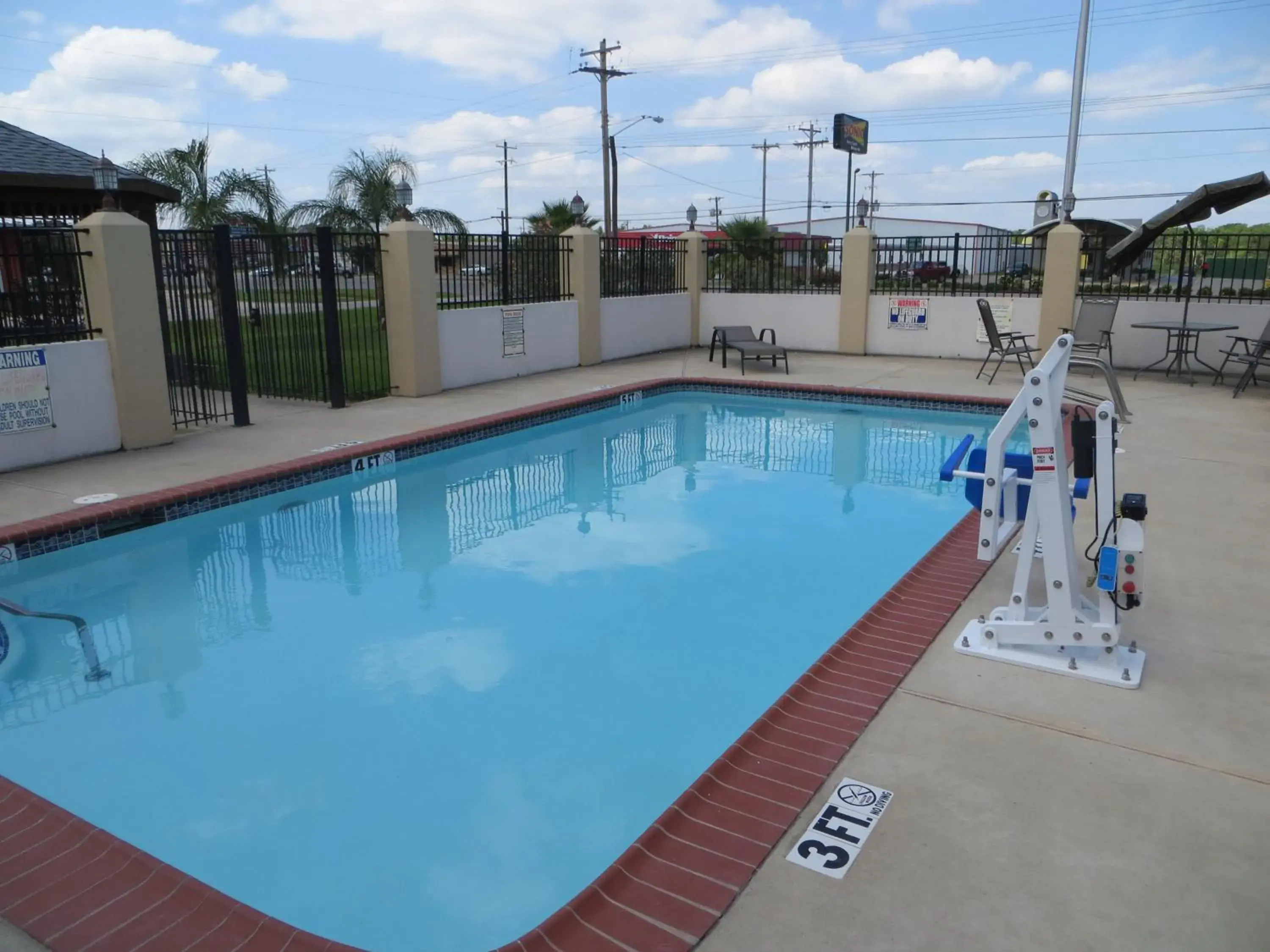 Swimming Pool in Executive Inn & Suites West Columbia