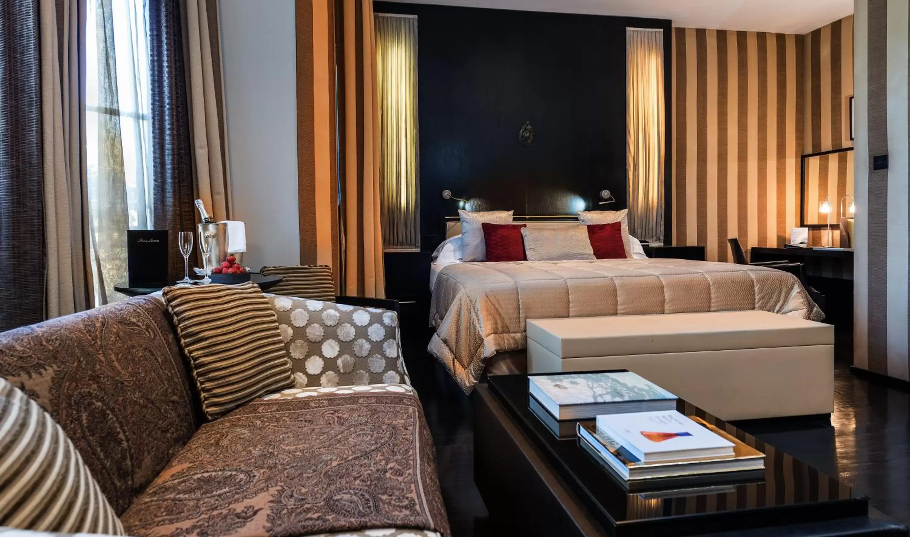 Bedroom, Bed in Baglioni Hotel London - The Leading Hotels of the World