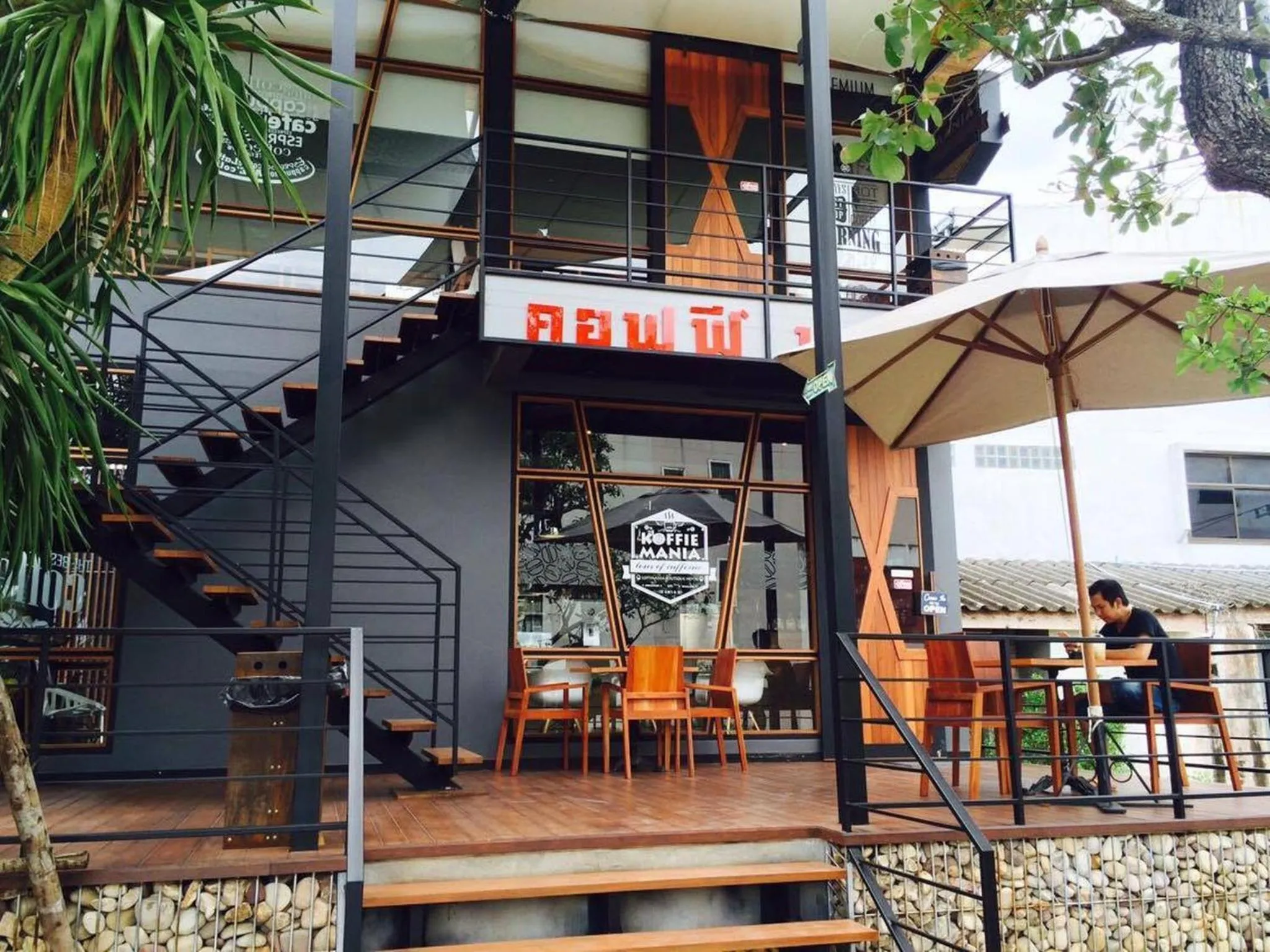 Restaurant/places to eat in Loft Mania Boutique Hotel