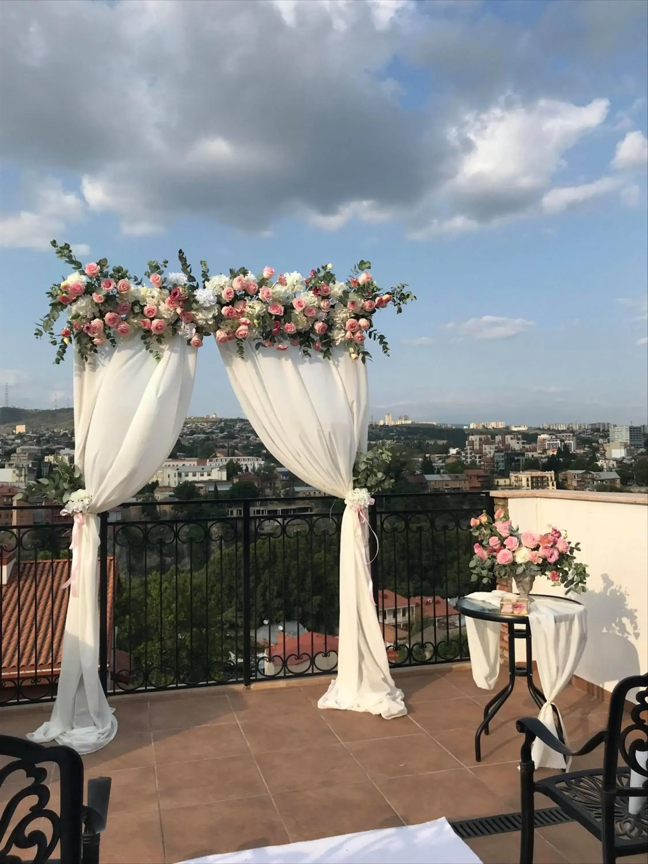 Balcony/Terrace, Banquet Facilities in Hotel Metekhi Line