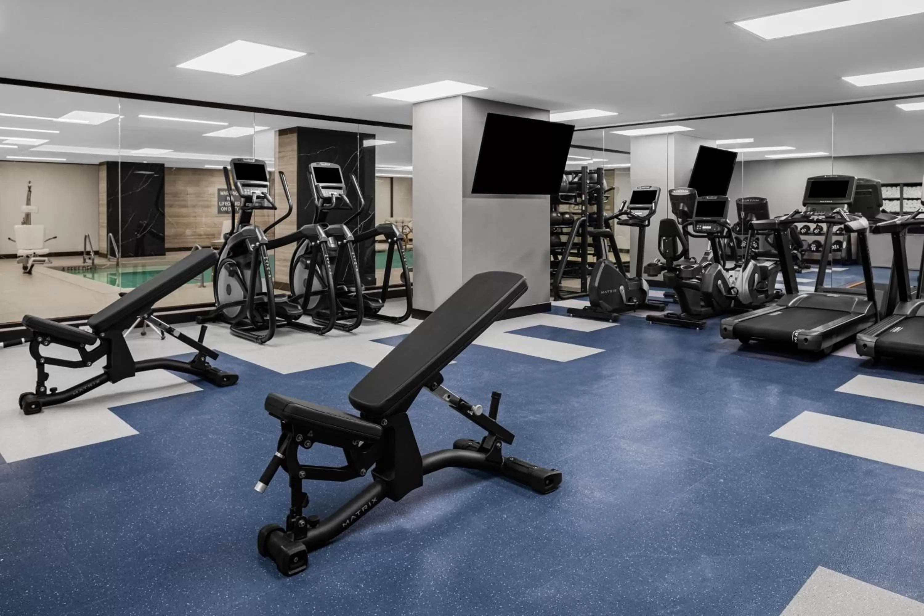 Fitness centre/facilities in Four Points by Sheraton Flushing