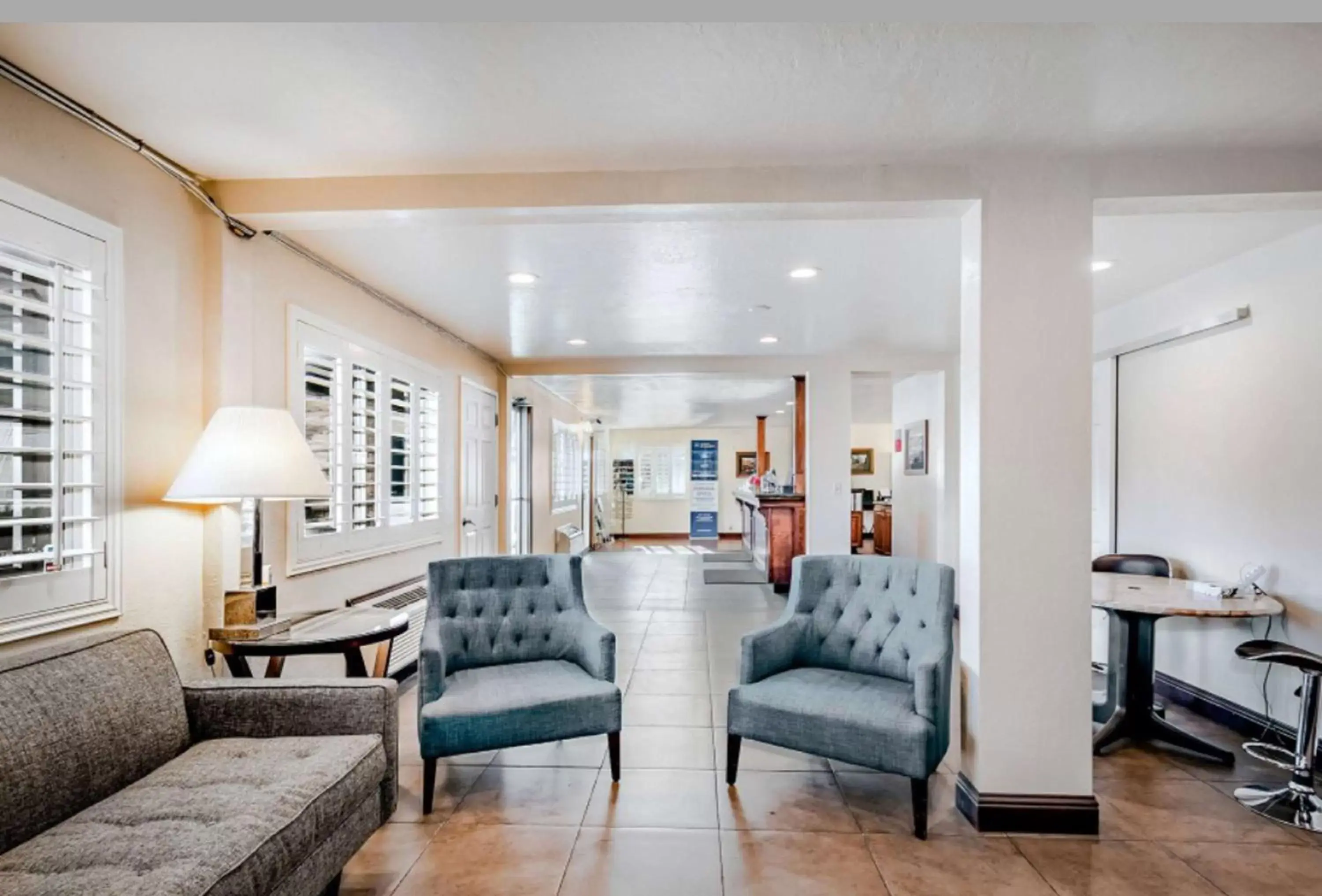 Lobby or reception, Seating Area in SureStay Plus Hotel by Best Western Susanville