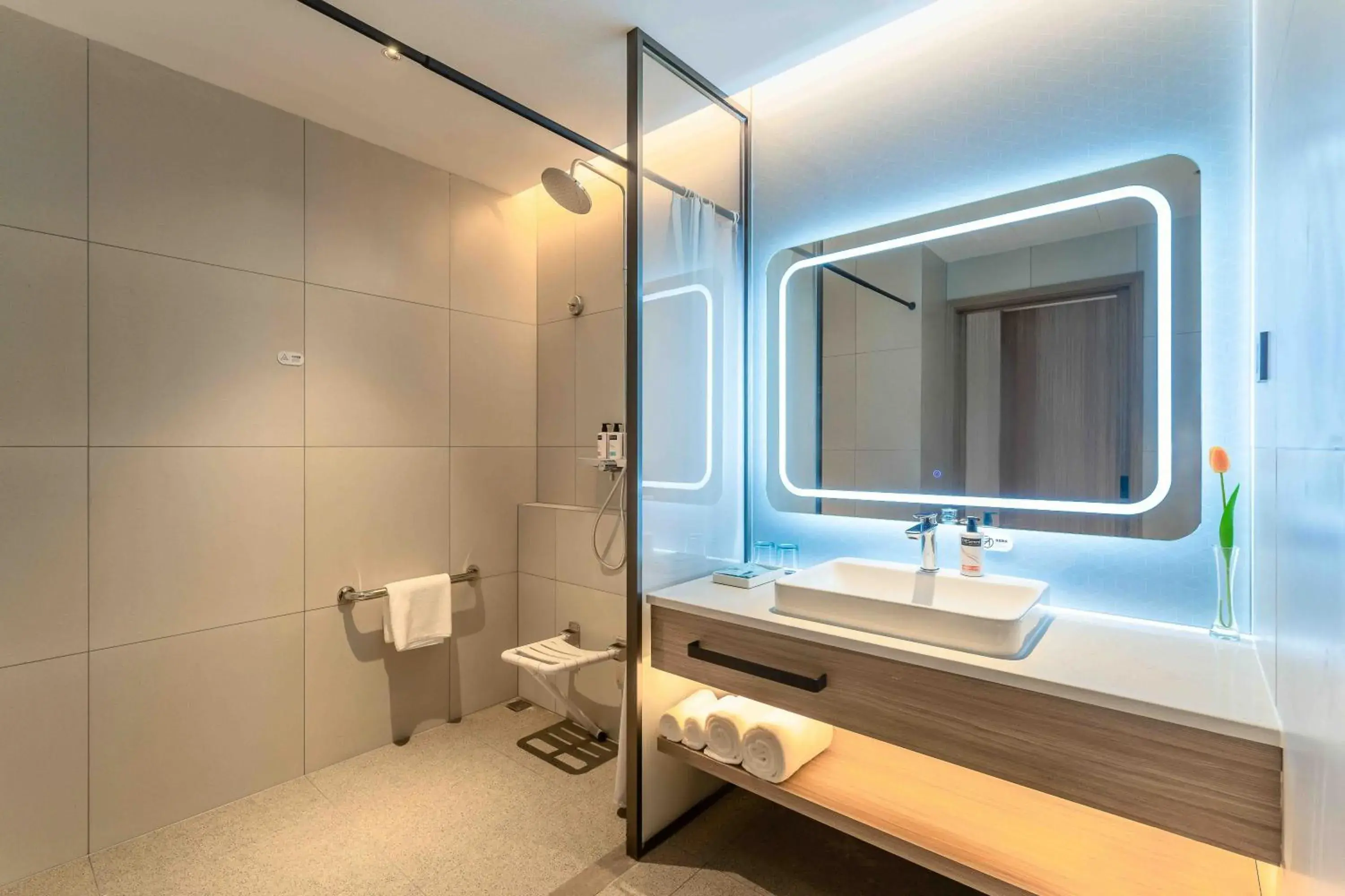 Toilet, Bathroom in Holiday Inn Express Hangzhou Airport, an IHG Hotel