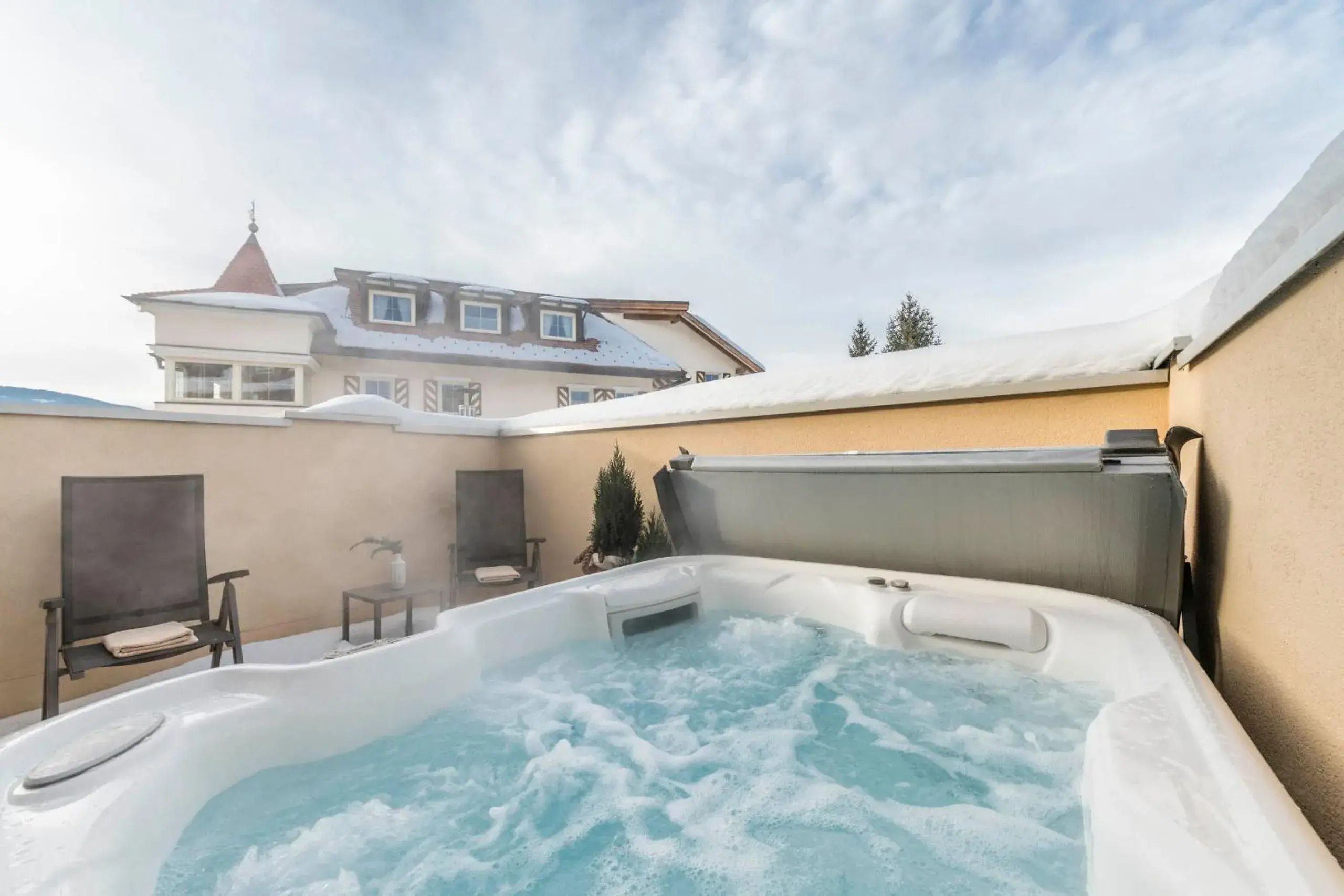 Hot Tub in Majestic Hotel & Spa Resort