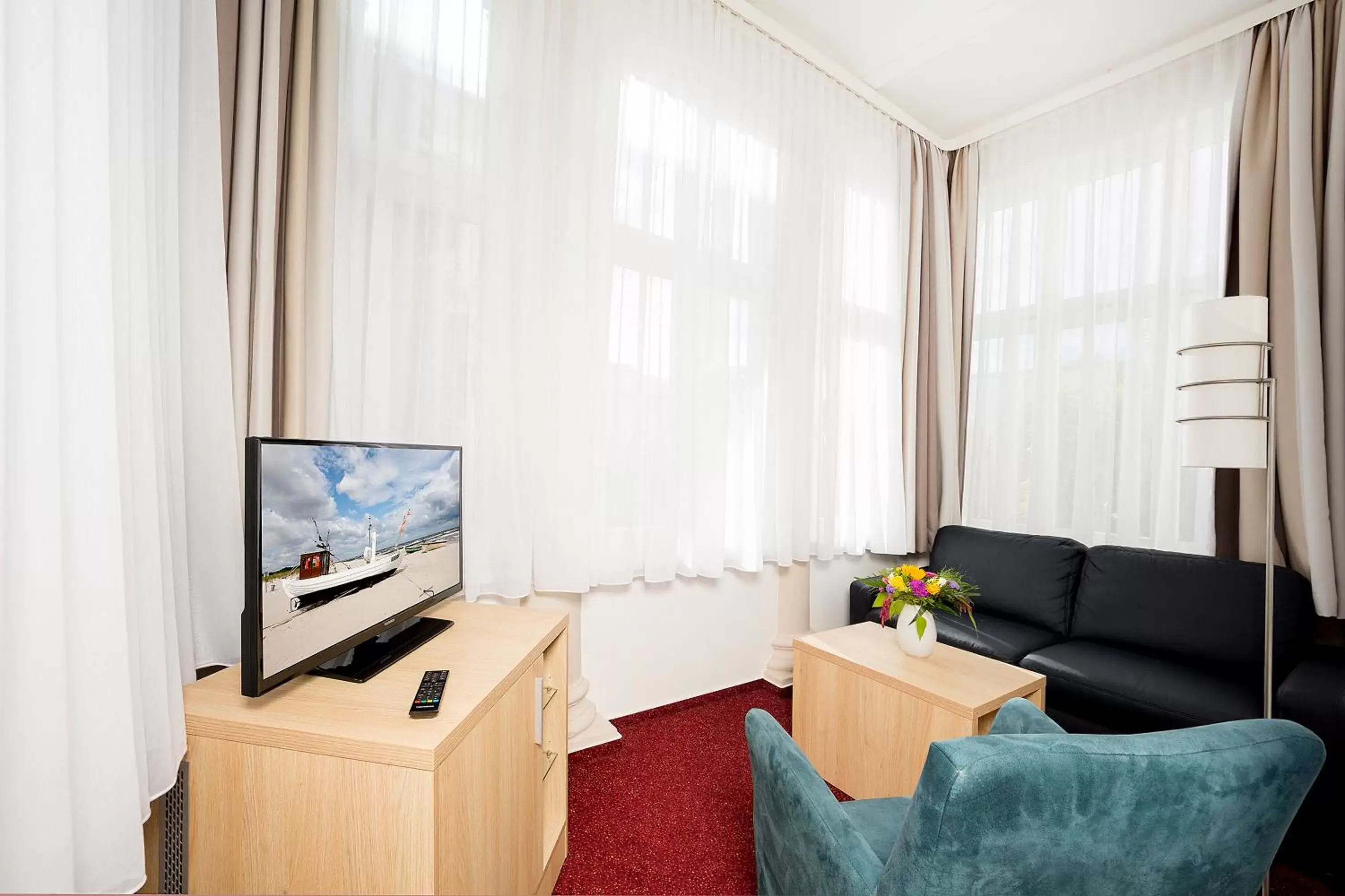 TV and multimedia, TV/Entertainment Center in Garni Eden Hotels