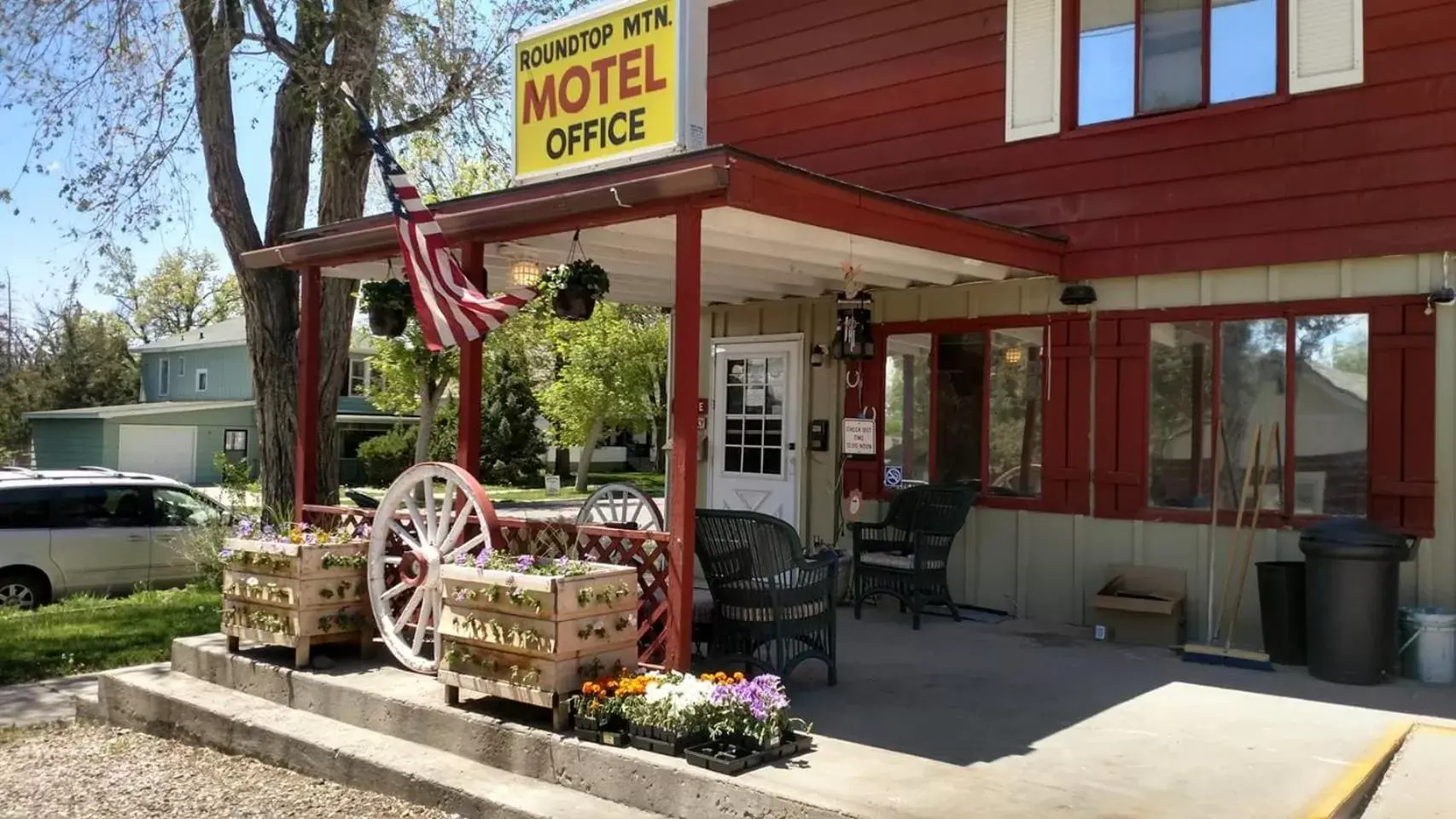 Facade/entrance in Roundtop Mountain Vista - Cabins and Motel