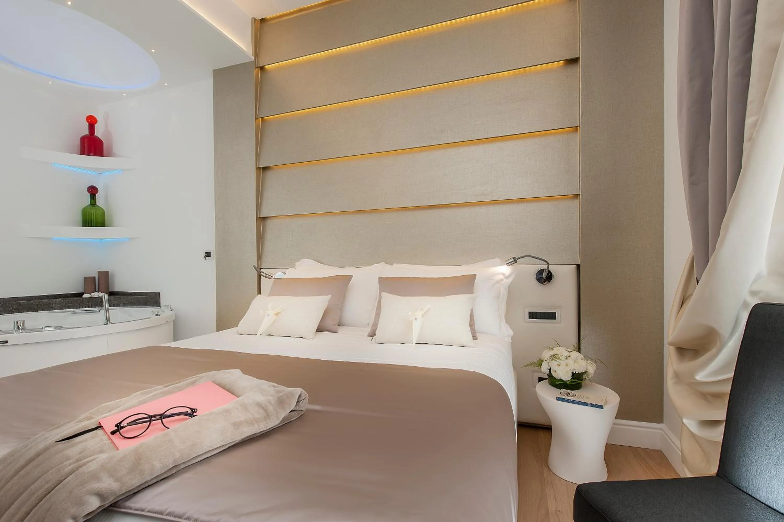 Bedroom, Bed in Vatican Style