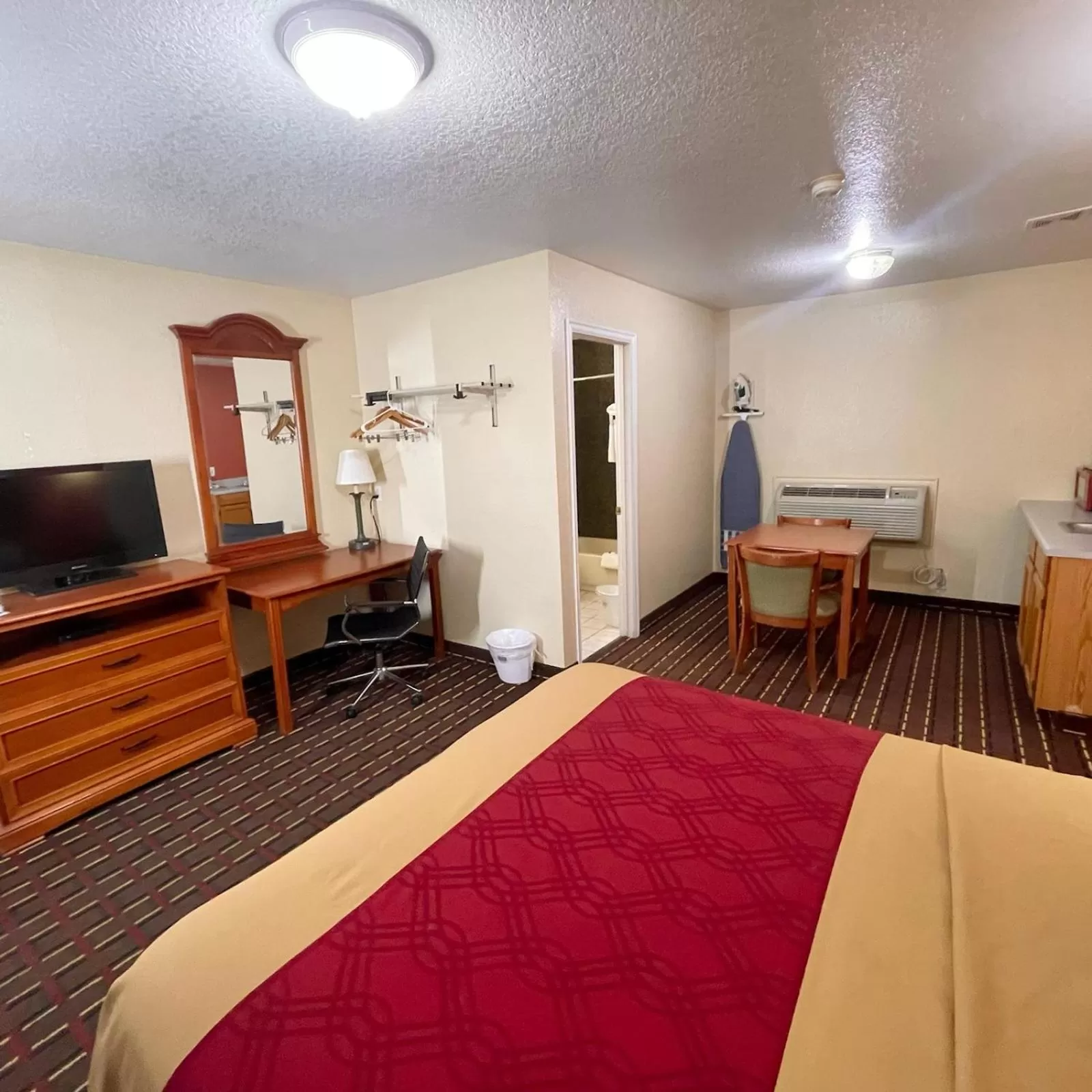 Bed in Budget Inn Madill